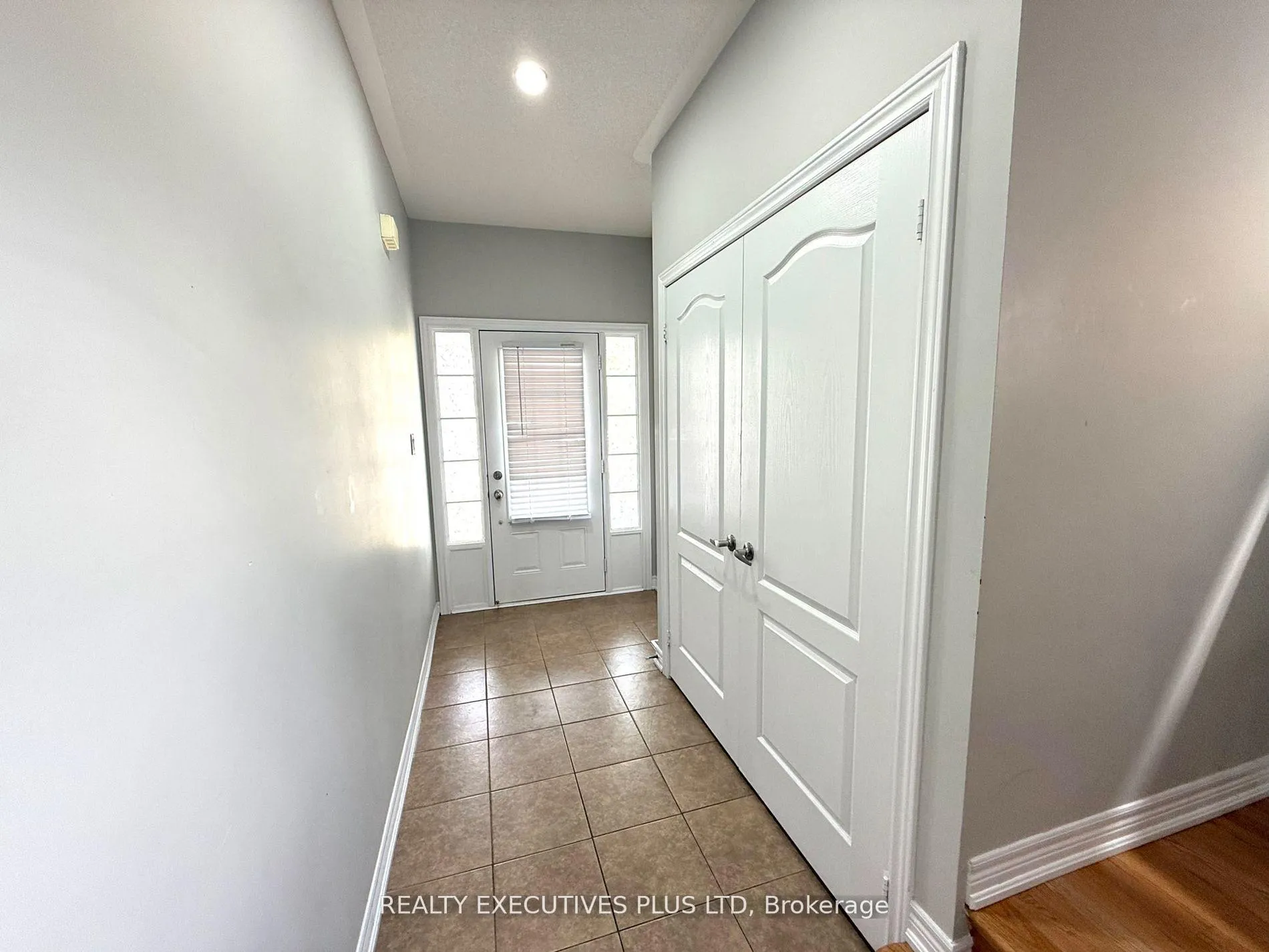 Photo 3 of Unit Upper, 88 Banbridge Crescent, Brampton, Credit Valley — HOMEH
