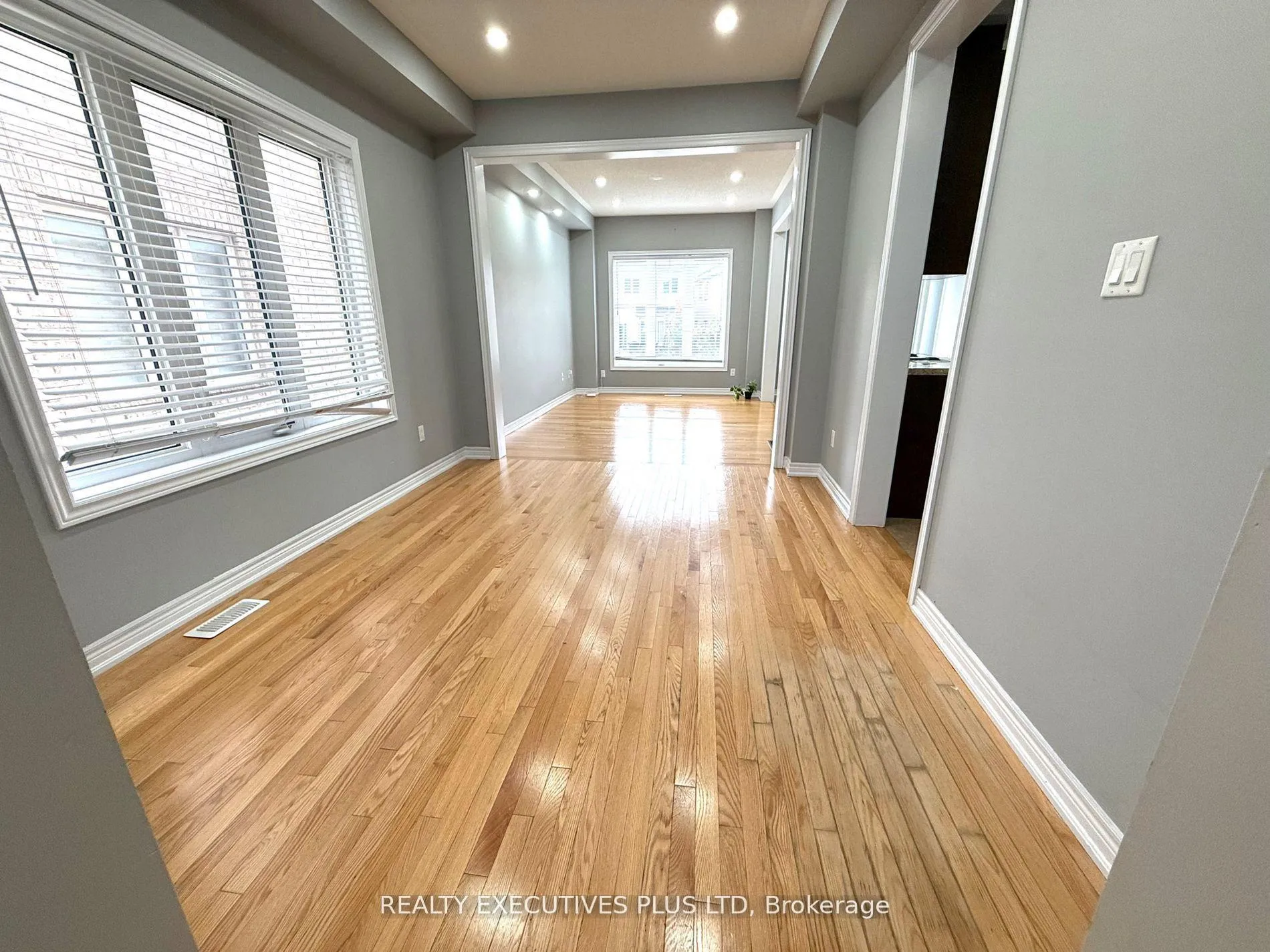 Photo 6 of Unit Upper, 88 Banbridge Crescent, Brampton, Credit Valley — HOMEH
