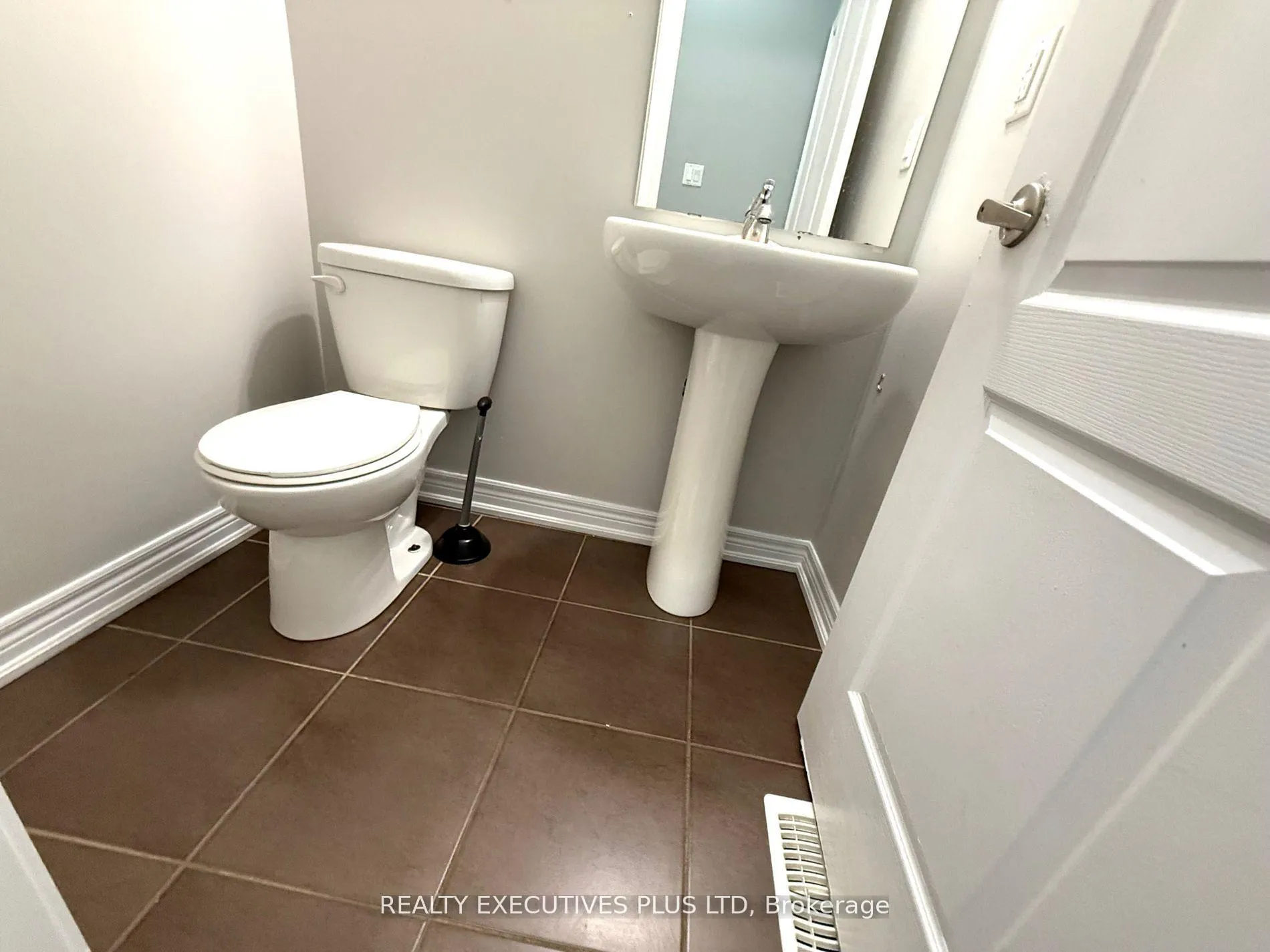 Photo 13 of Unit Upper, 88 Banbridge Crescent, Brampton, Credit Valley — HOMEH