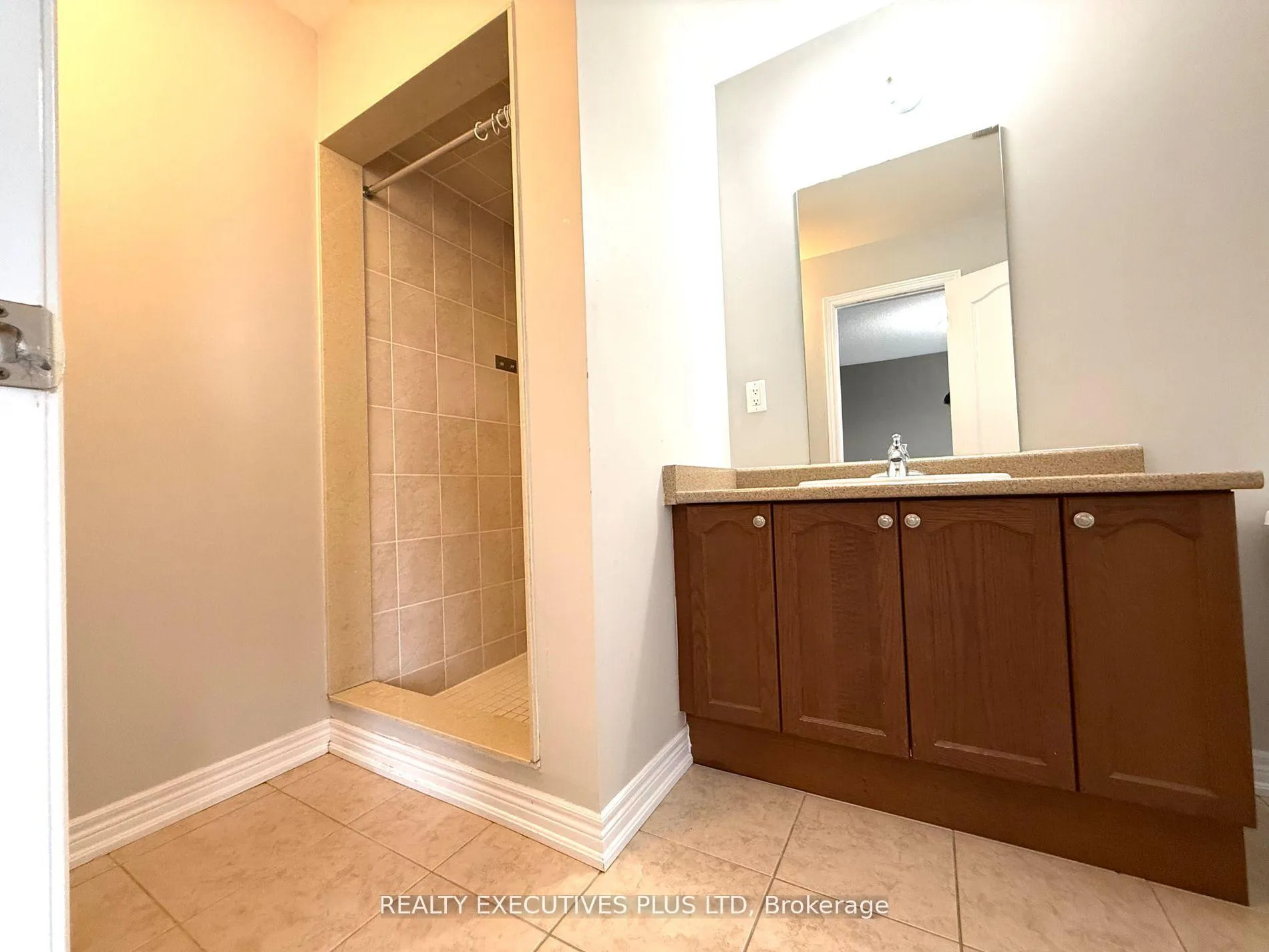 Photo 20 of Unit Upper, 88 Banbridge Crescent, Brampton, Credit Valley — HOMEH