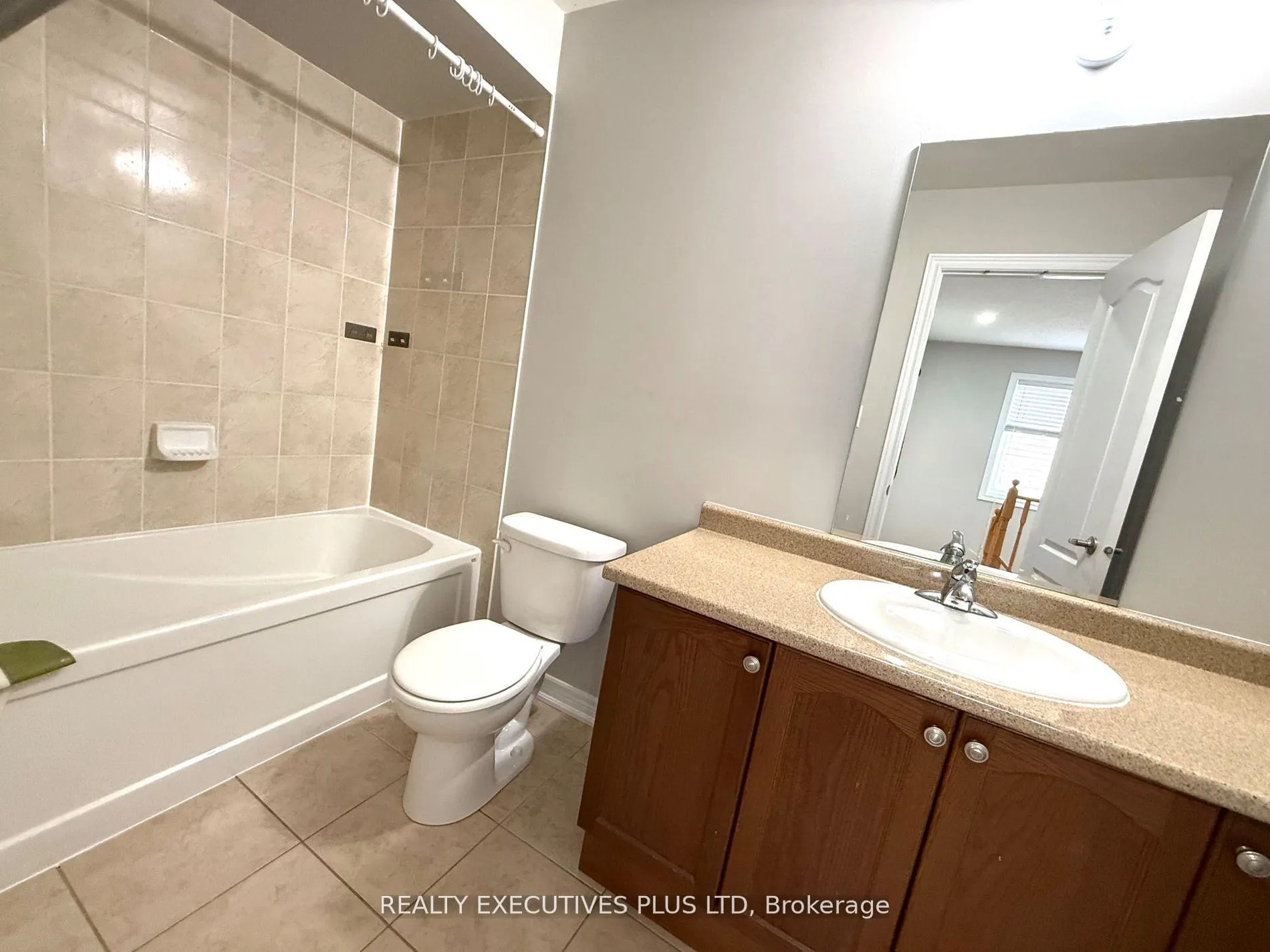 Photo 23 of Unit Upper, 88 Banbridge Crescent, Brampton, Credit Valley — HOMEH