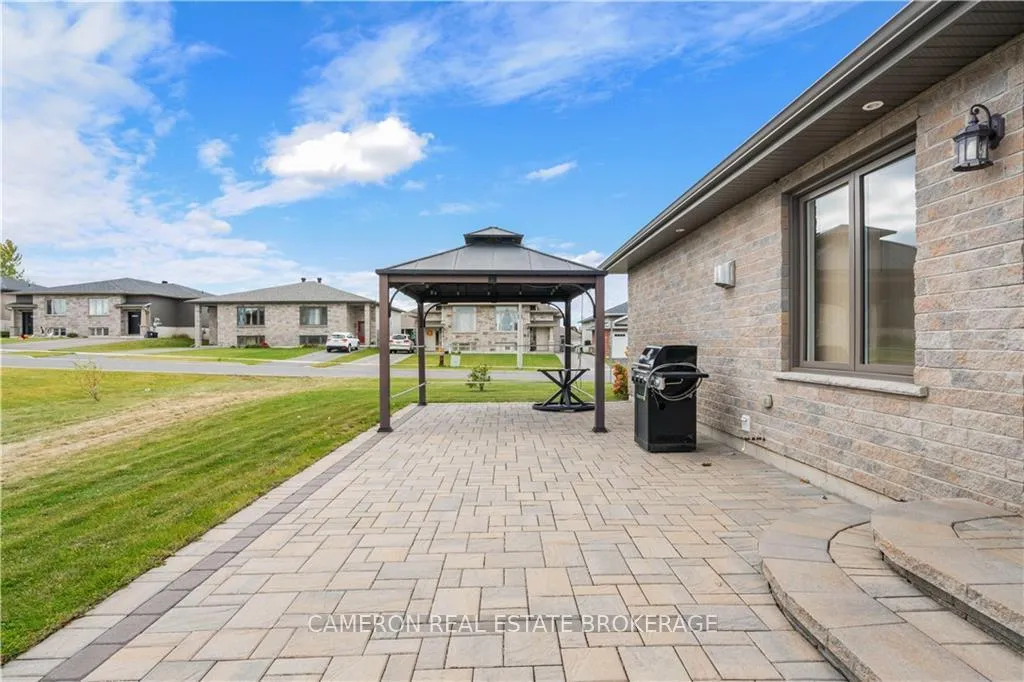 Photo 4 of 2124 Tremblay Avenue, Cornwall — HOMEH