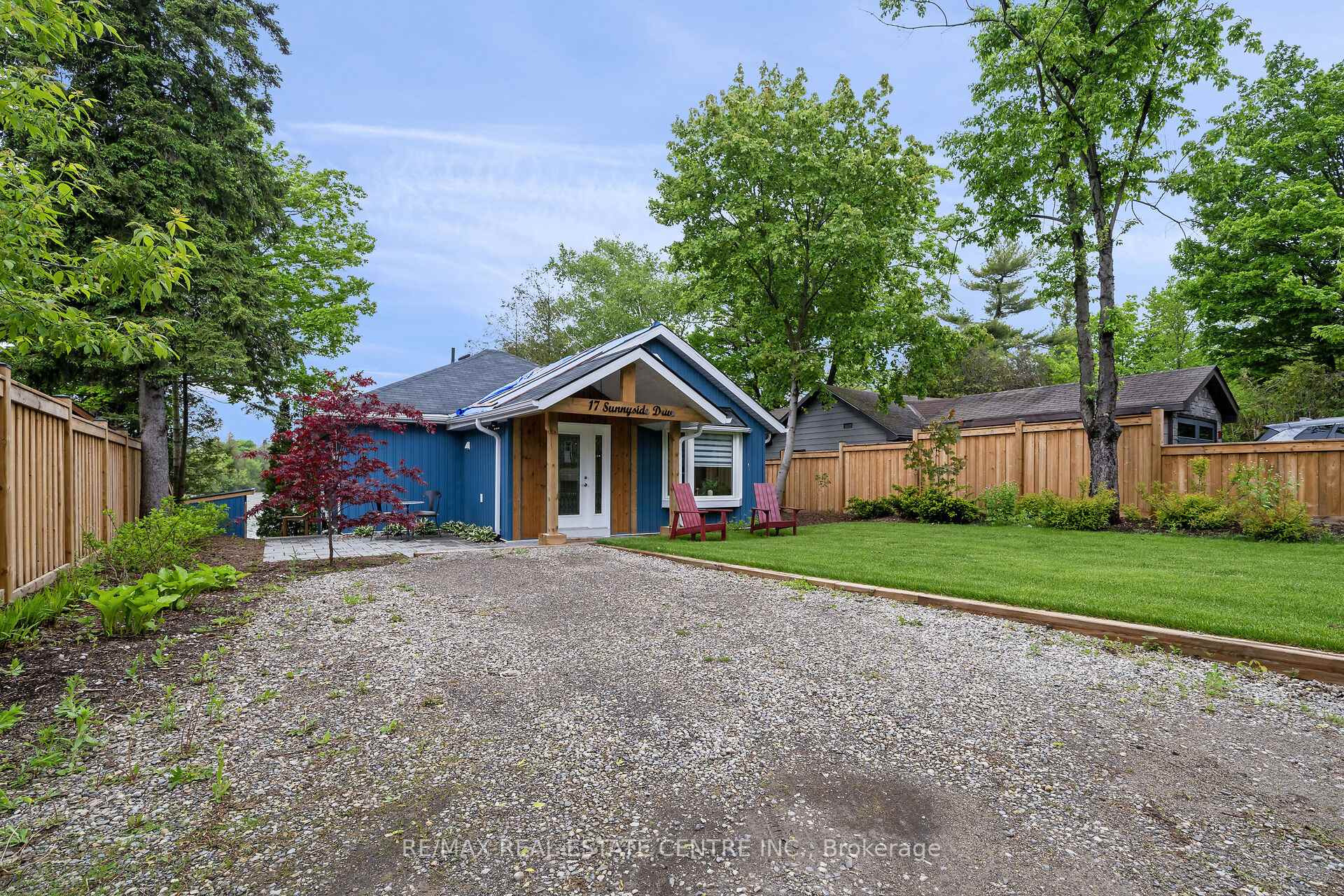 Photo 2 of 17 Sunnyside Drive N, Erin, Hillsburgh — HOMEH