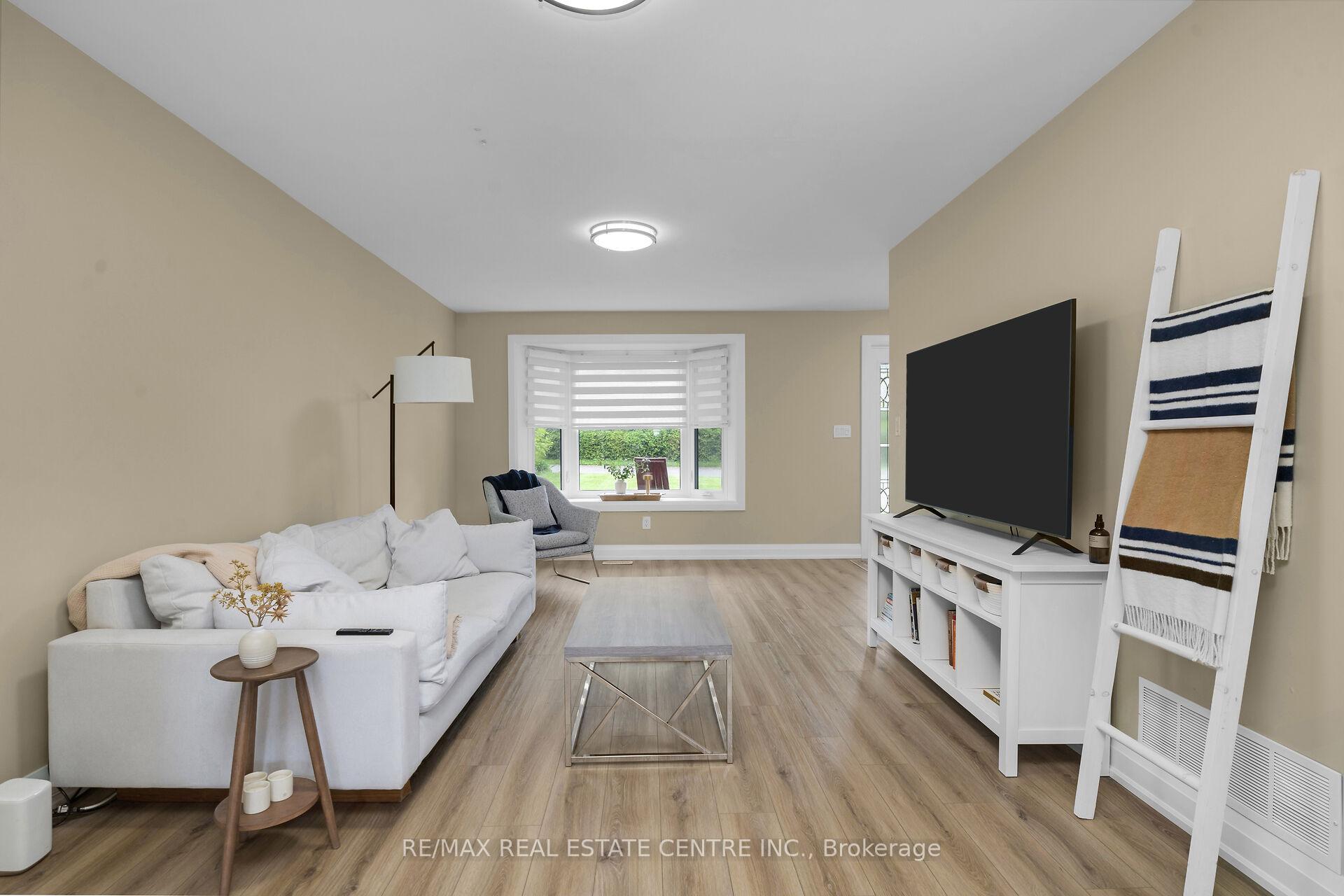 Photo 8 of 17 Sunnyside Drive N, Erin, Hillsburgh — HOMEH