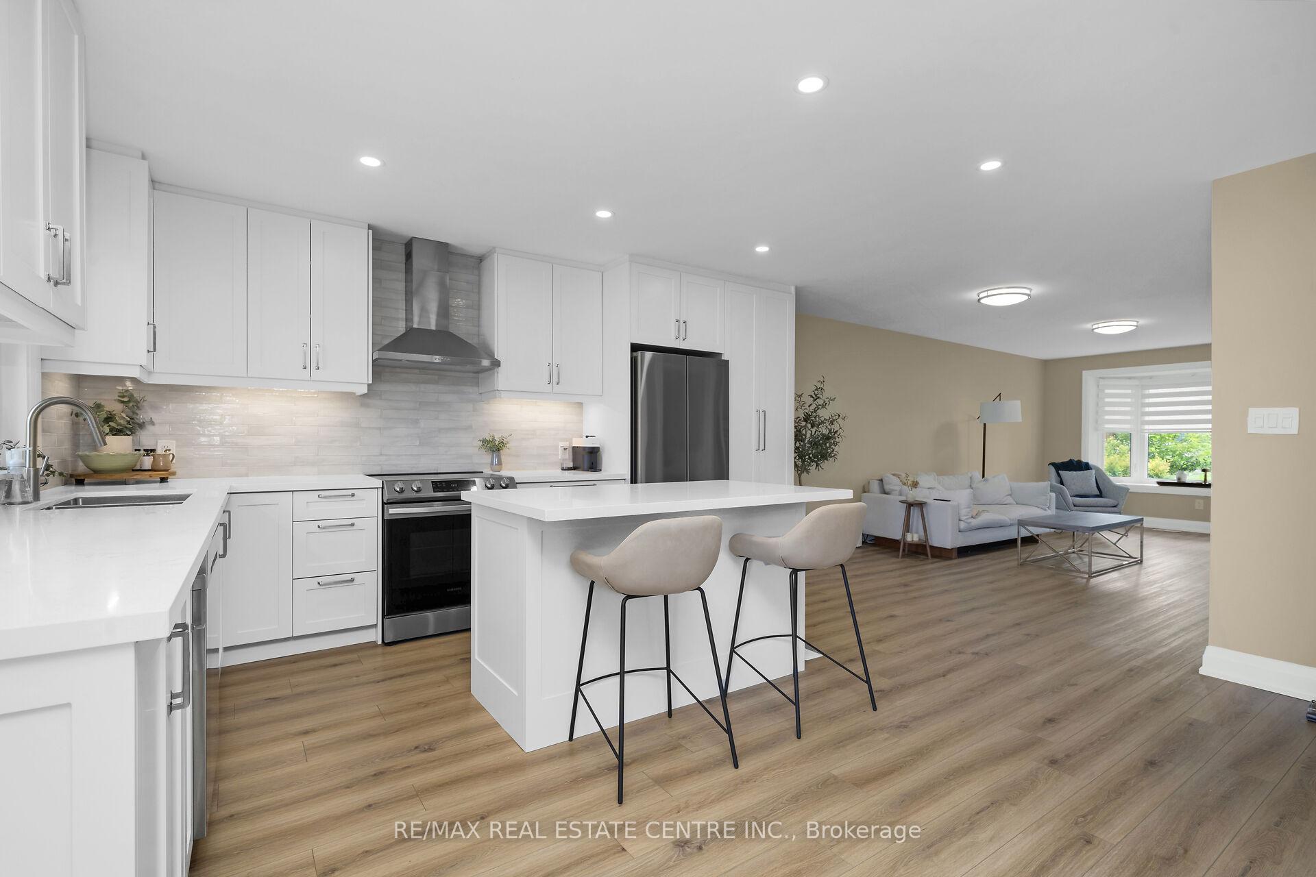Photo 11 of 17 Sunnyside Drive N, Erin, Hillsburgh — HOMEH