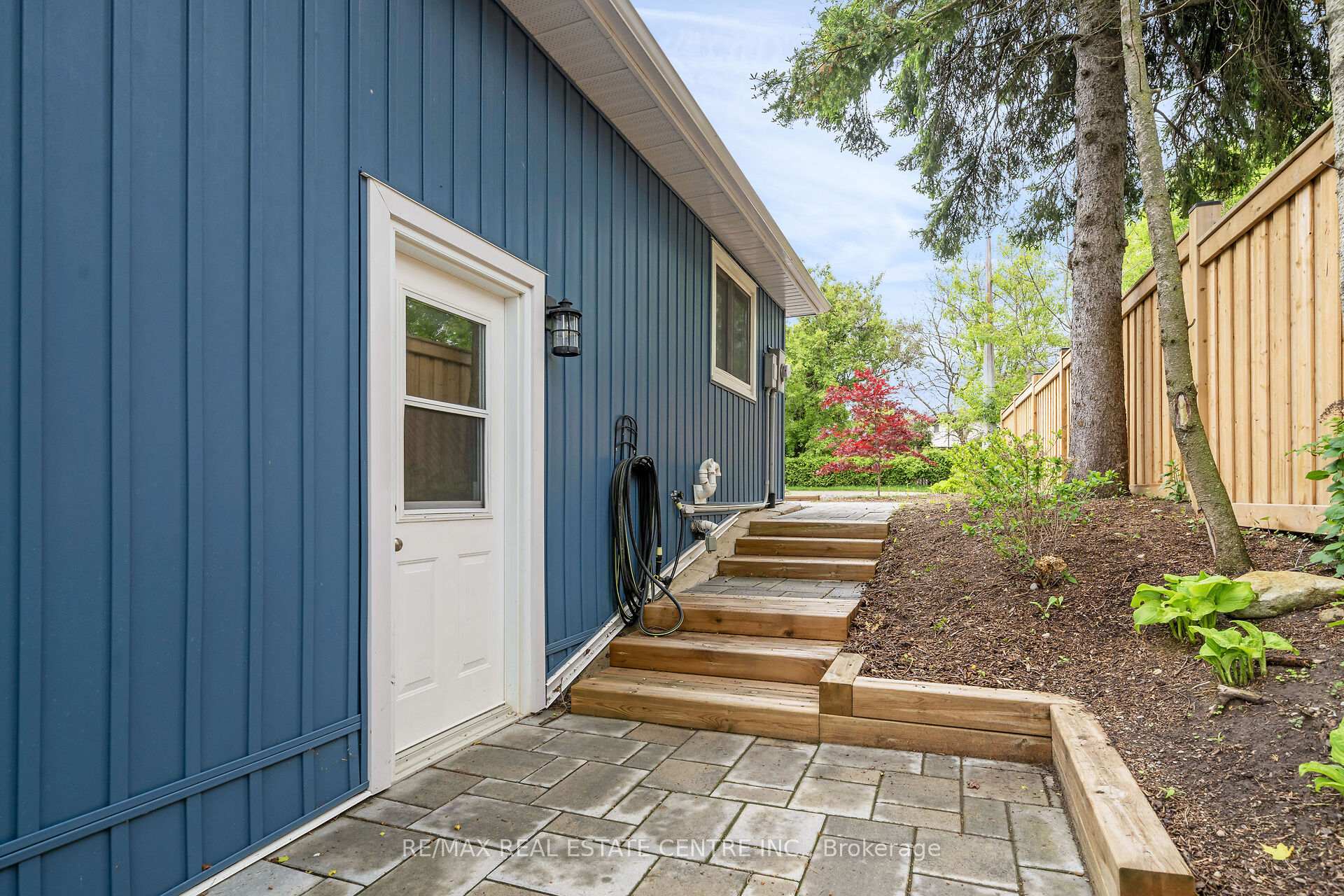 Photo 31 of 17 Sunnyside Drive N, Erin, Hillsburgh — HOMEH