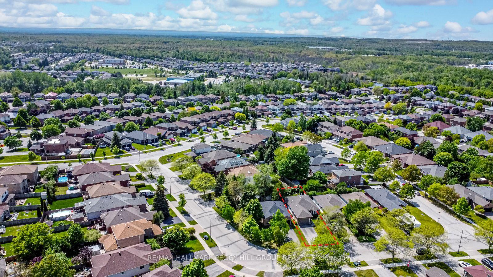 Photo 2 of 24 Nicholson Drive, Barrie, Ardagh — HOMEH