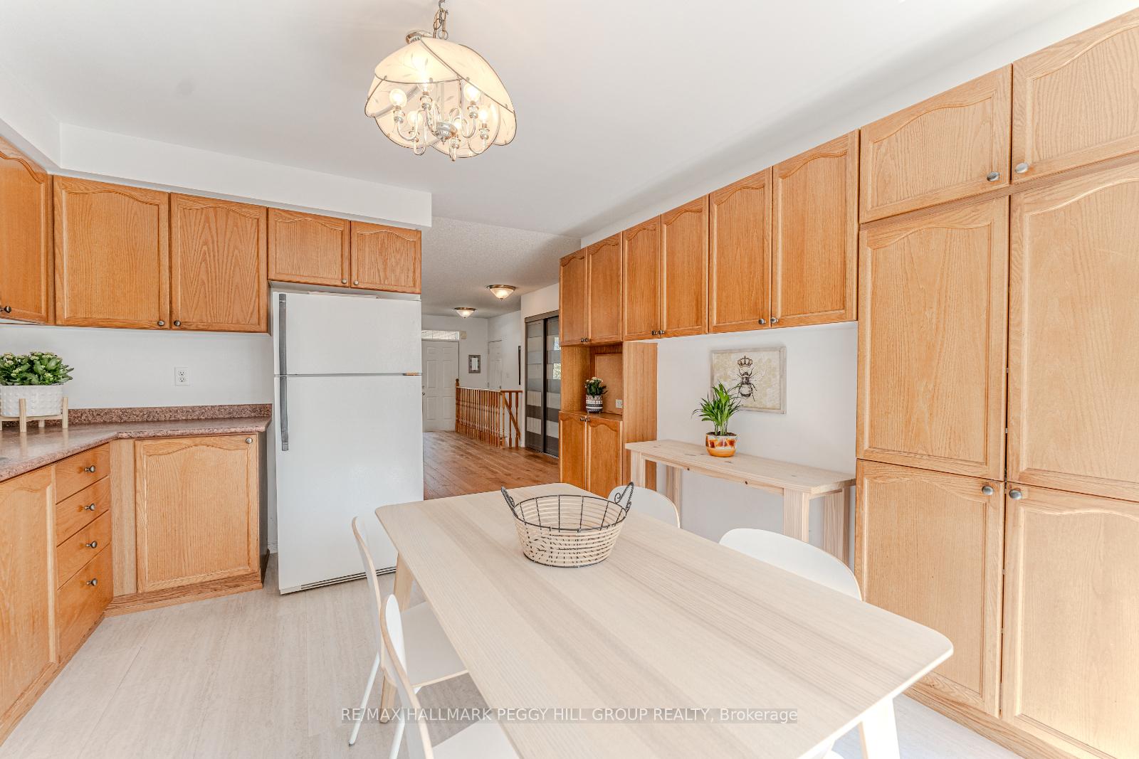 Photo 4 of 24 Nicholson Drive, Barrie, Ardagh — HOMEH