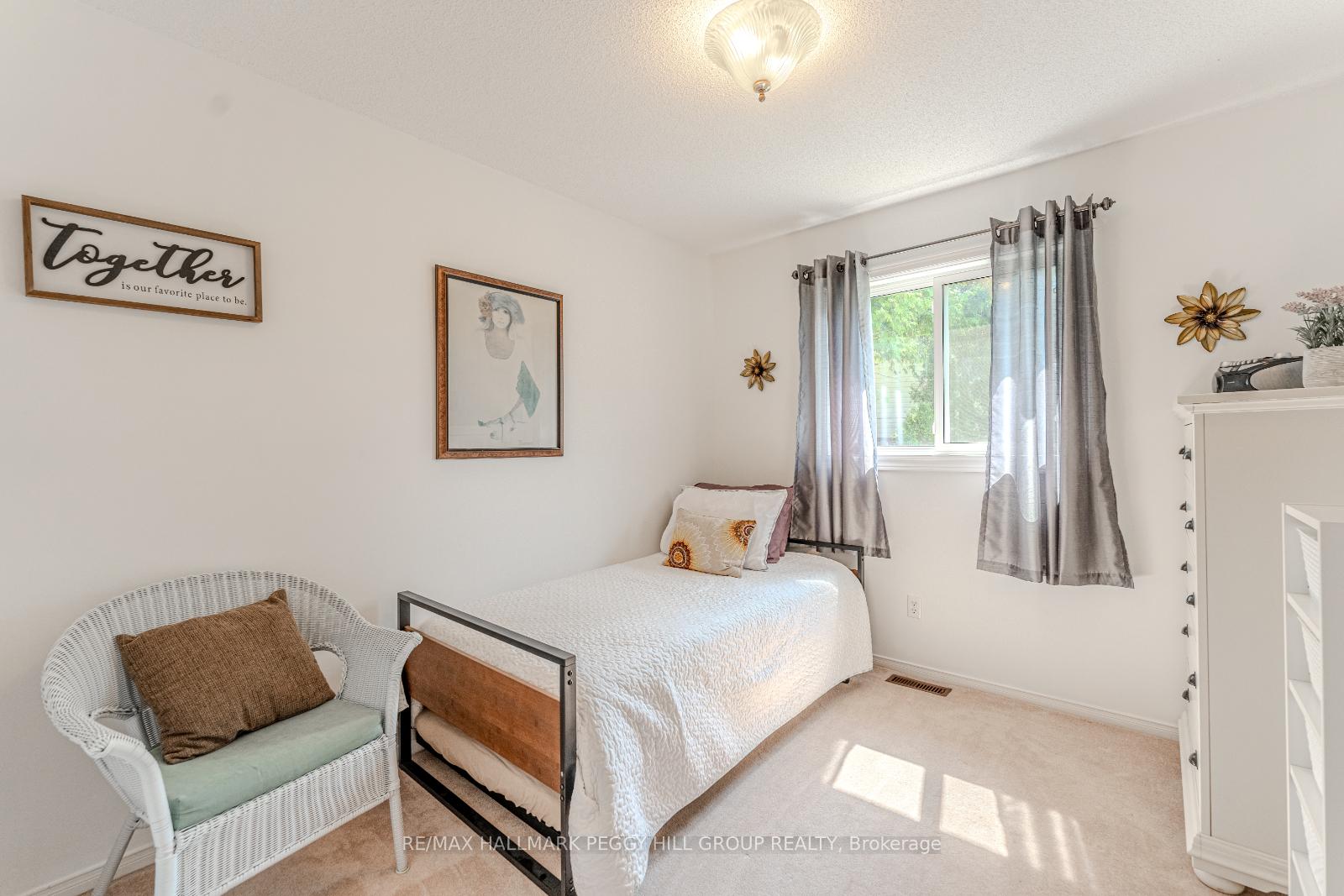 Photo 12 of 24 Nicholson Drive, Barrie, Ardagh — HOMEH