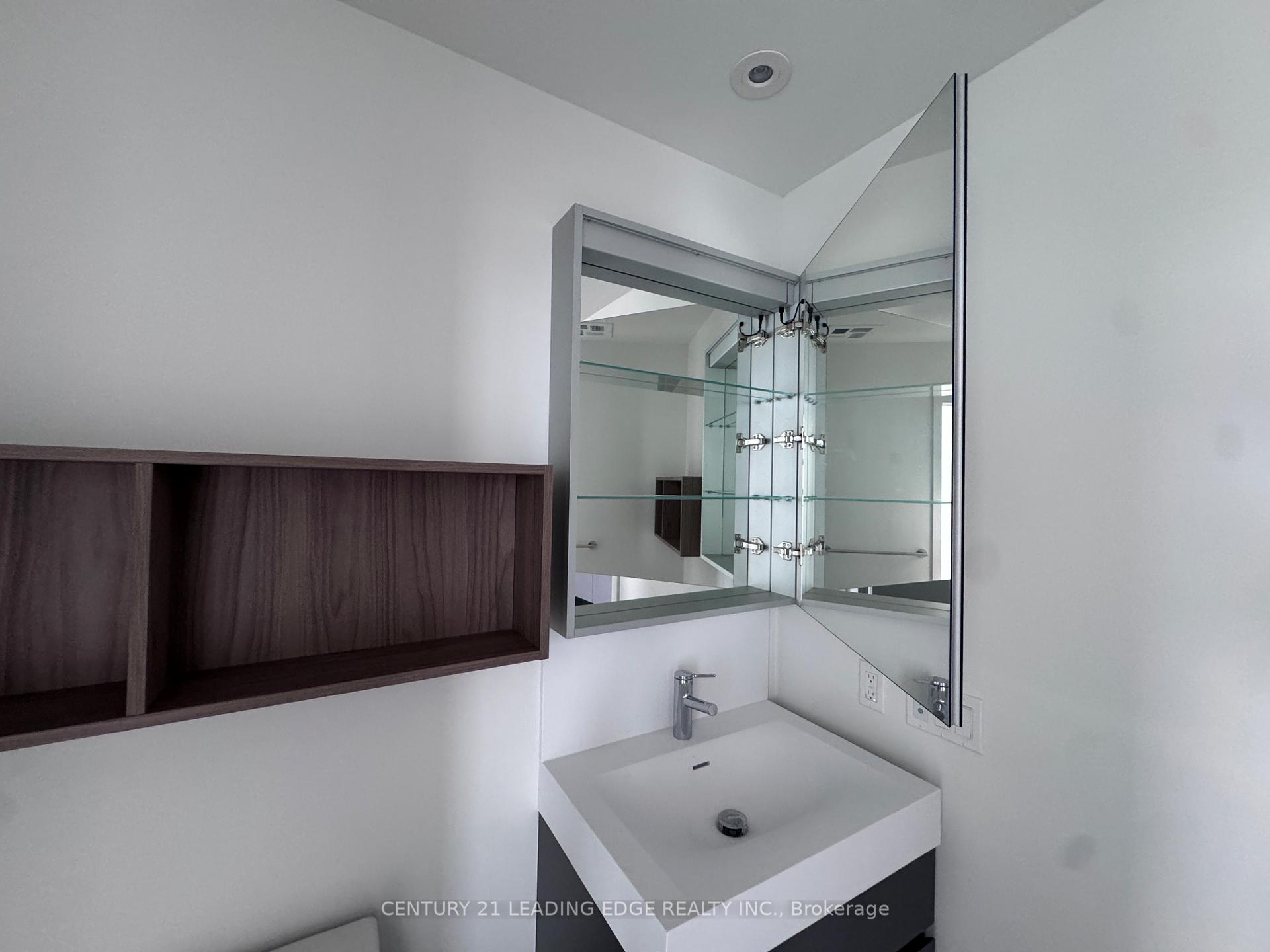 Photo 7 of Unit 2107, 39 Mary Street, Barrie, City Centre — HOMEH