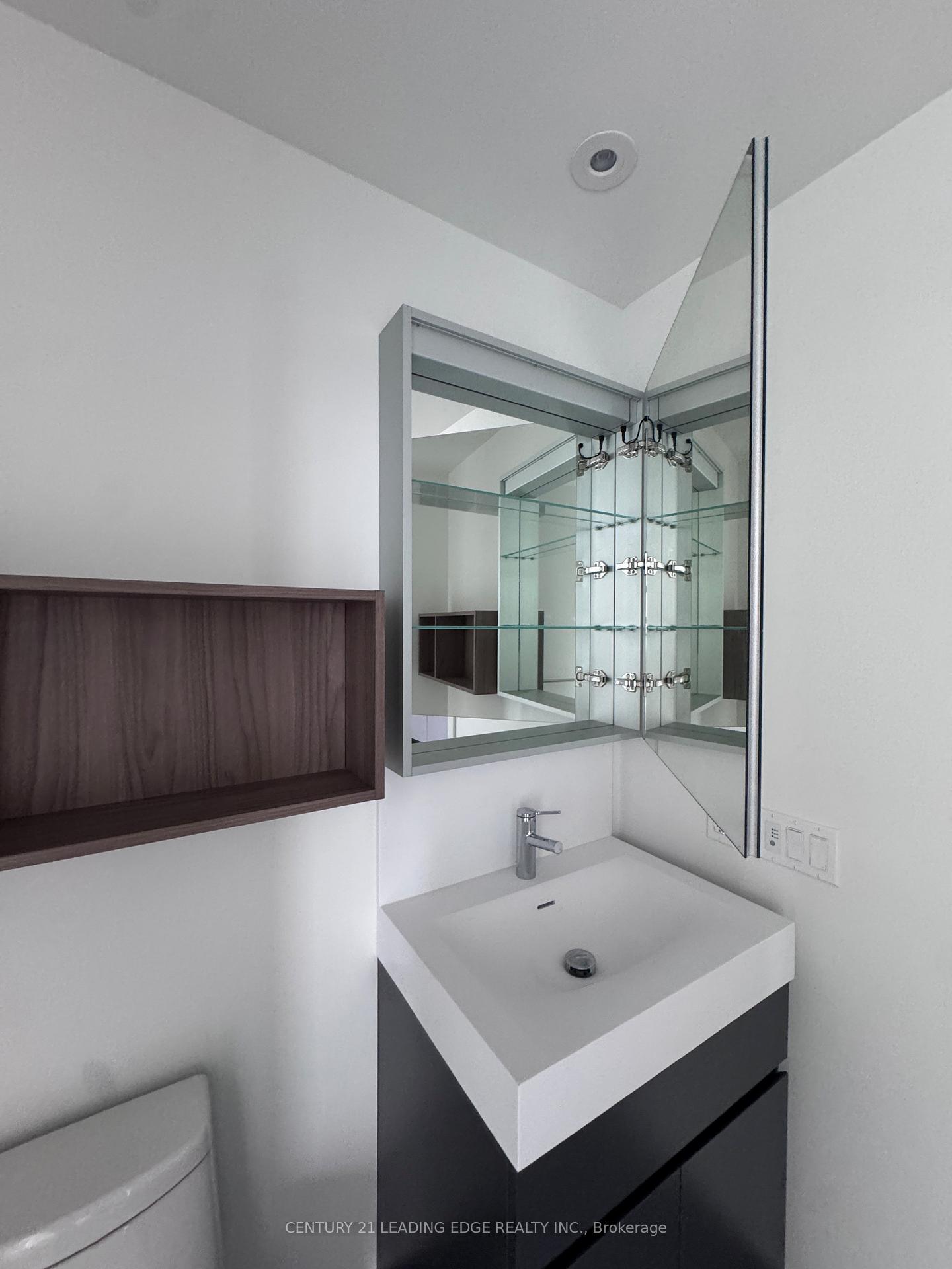 Photo 8 of Unit 2107, 39 Mary Street, Barrie, City Centre — HOMEH