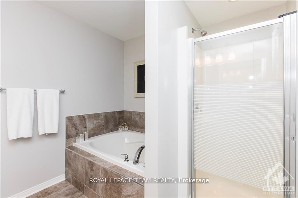Photo 12 of 114 Laramie Crescent, Ottawa, Barrhaven - Stonebridge — HOMEH