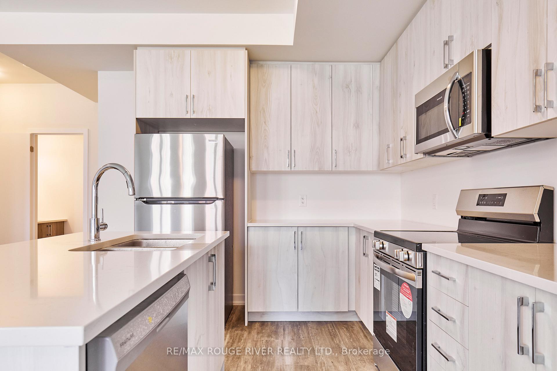 Photo 3 of 94 Ziibi Way, Clarington, Newcastle — HOMEH