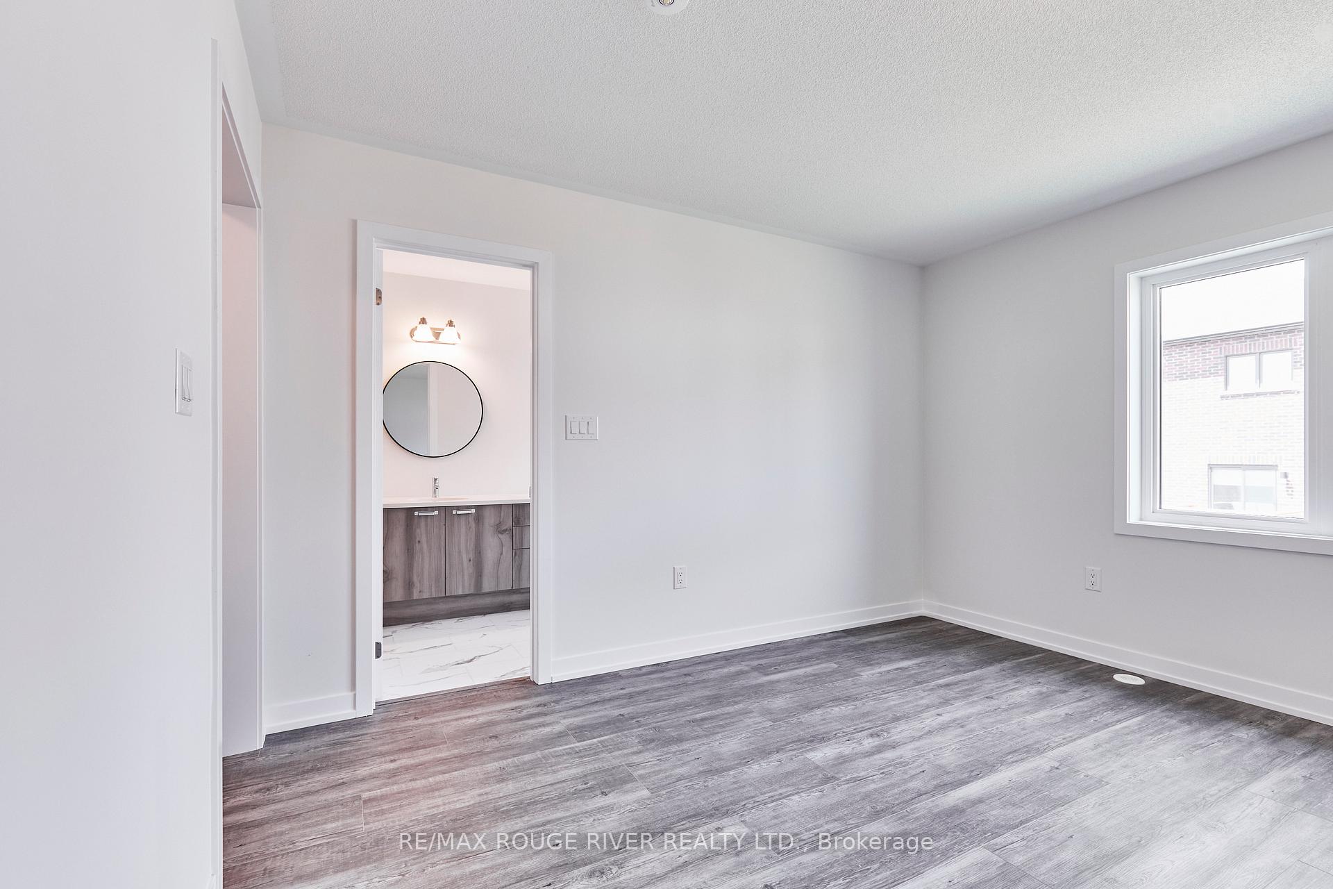 Photo 10 of 94 Ziibi Way, Clarington, Newcastle — HOMEH