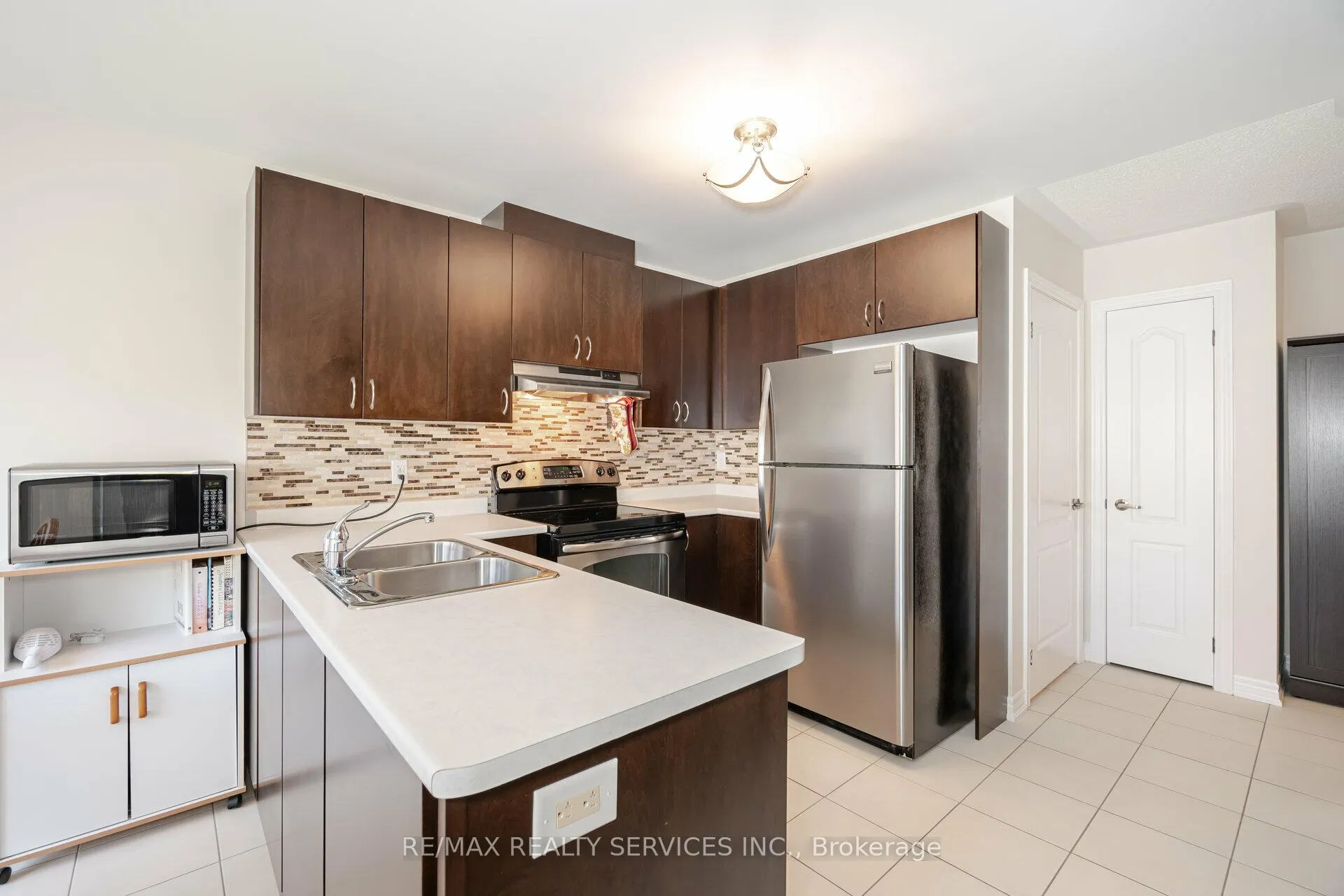 Photo 4 of 17 Lacorra Way, Brampton, Sandringham-Wellington — HOMEH