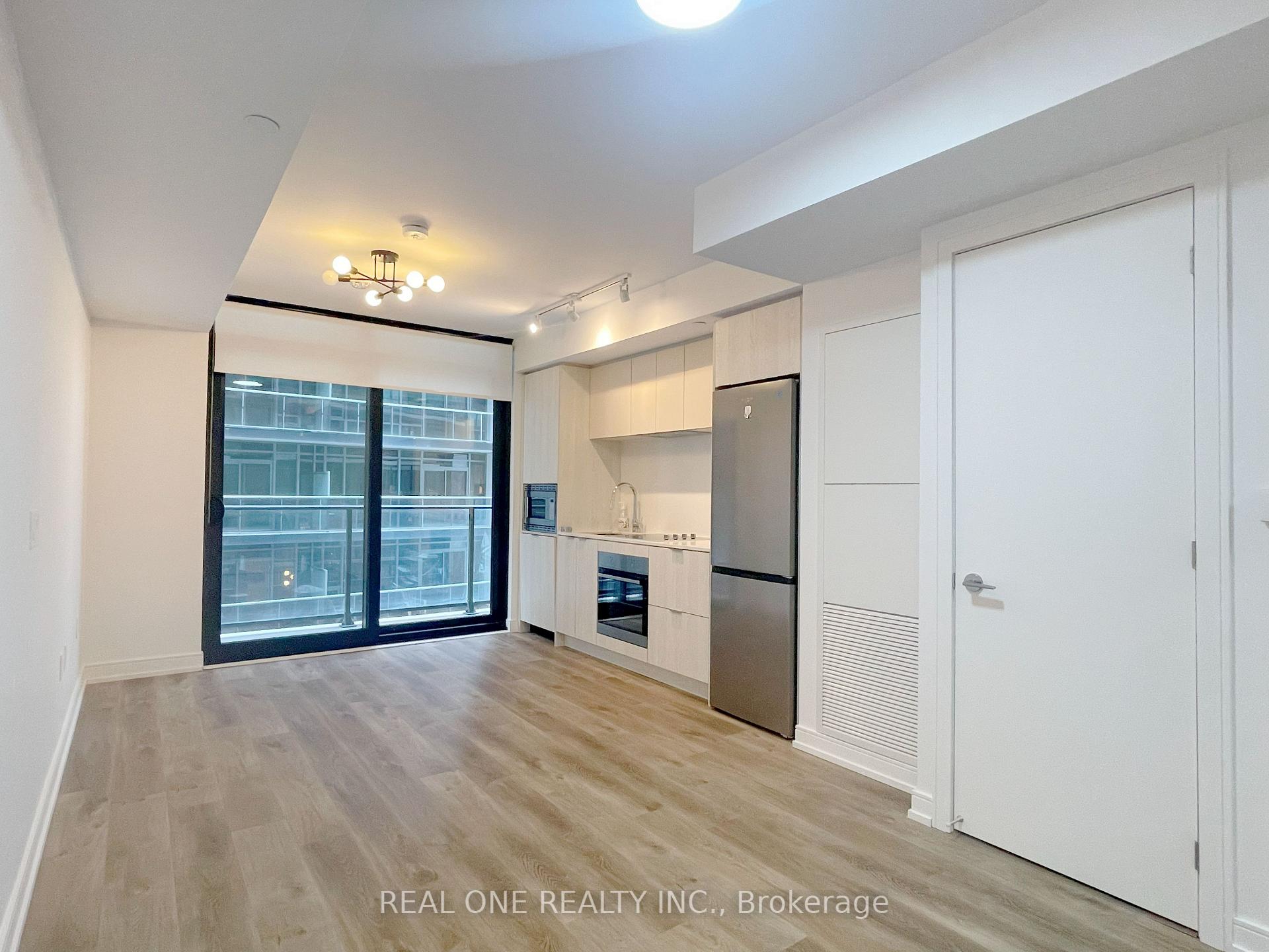 Front of Unit 820, 1 Jarvis Street