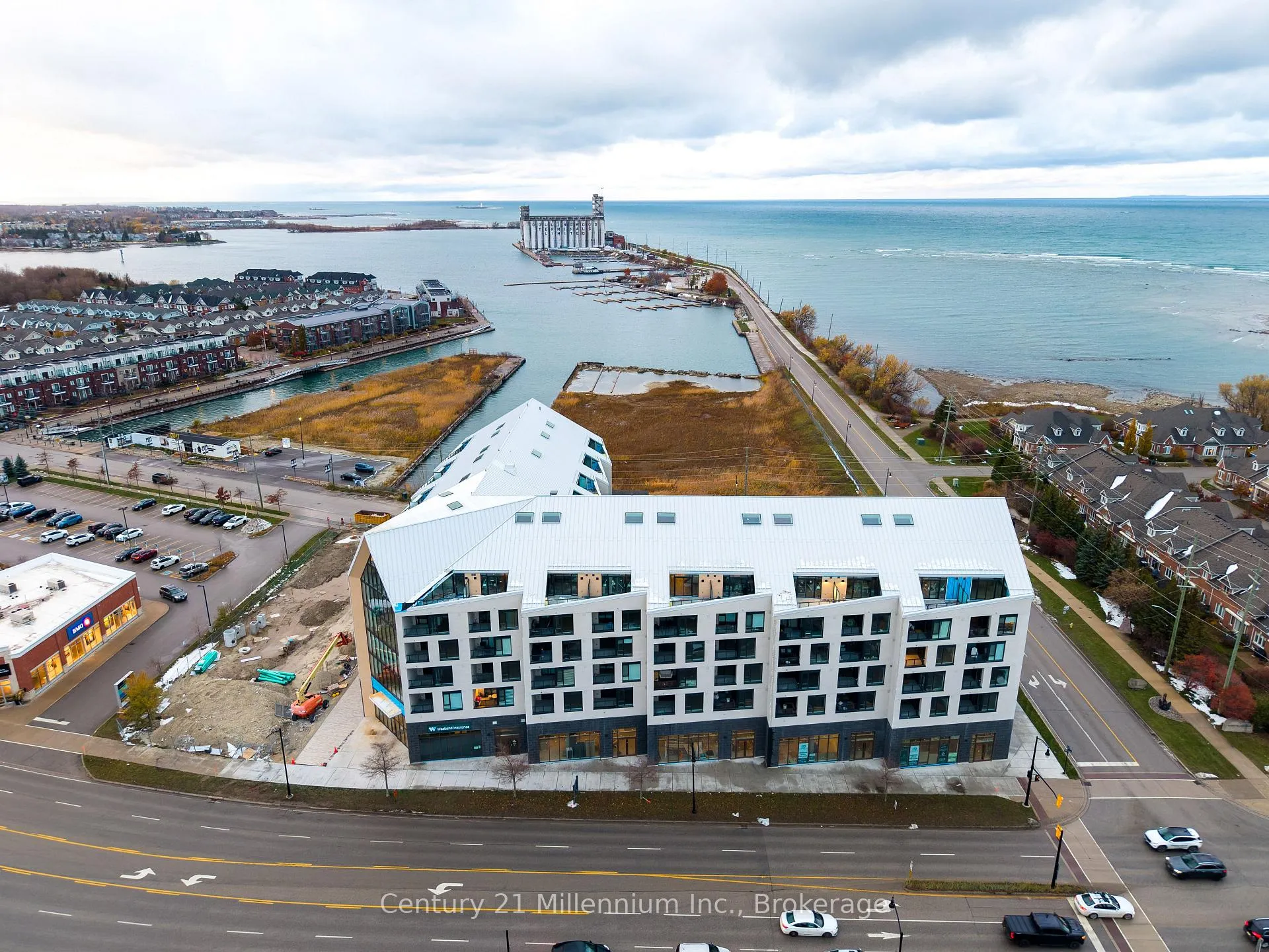 Photo 2 of Unit 416, 31 Huron Street, Collingwood — HOMEH