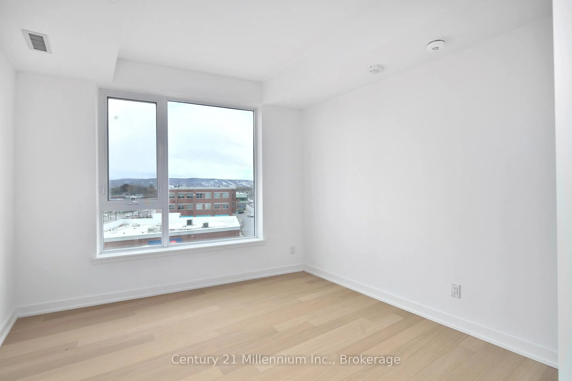 Photo 26 of Unit 416, 31 Huron Street, Collingwood — HOMEH