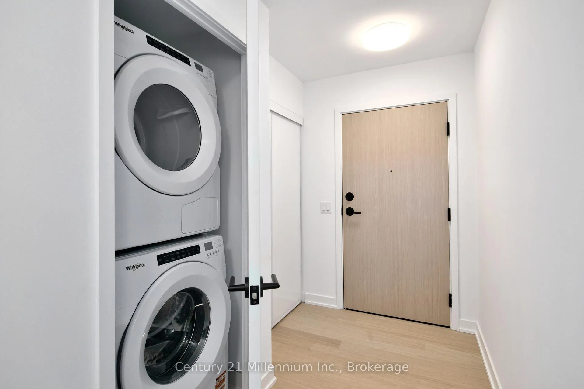 Photo 31 of Unit 416, 31 Huron Street, Collingwood — HOMEH