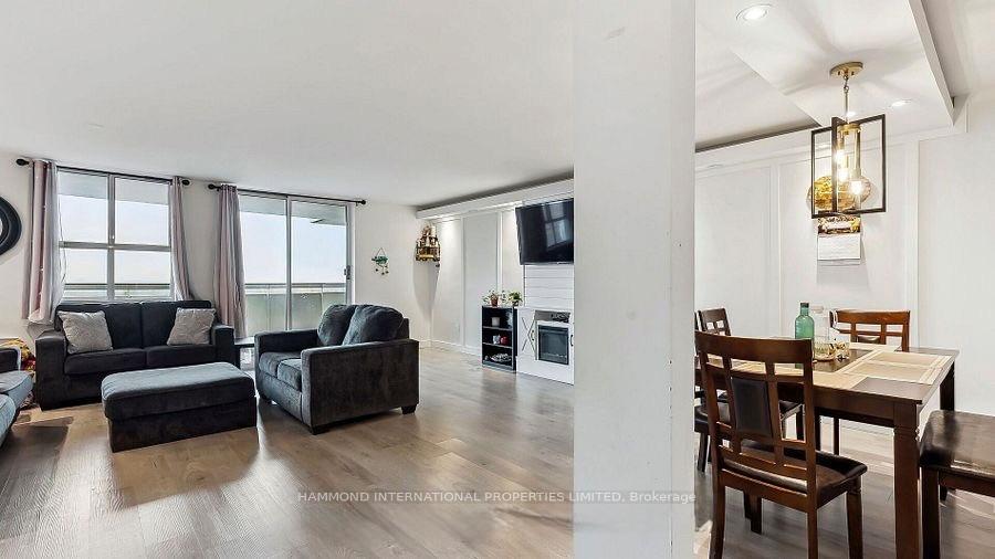 Photo 5 of Unit 804, 80 Inverlochy Boulevard, Markham, Royal Orchard — HOMEH