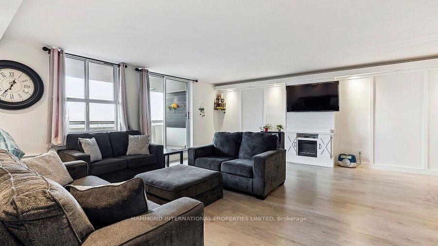 Photo 6 of Unit 804, 80 Inverlochy Boulevard, Markham, Royal Orchard — HOMEH