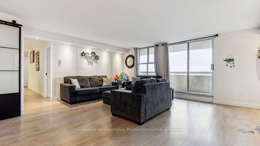 Photo 7 of Unit 804, 80 Inverlochy Boulevard, Markham, Royal Orchard — HOMEH