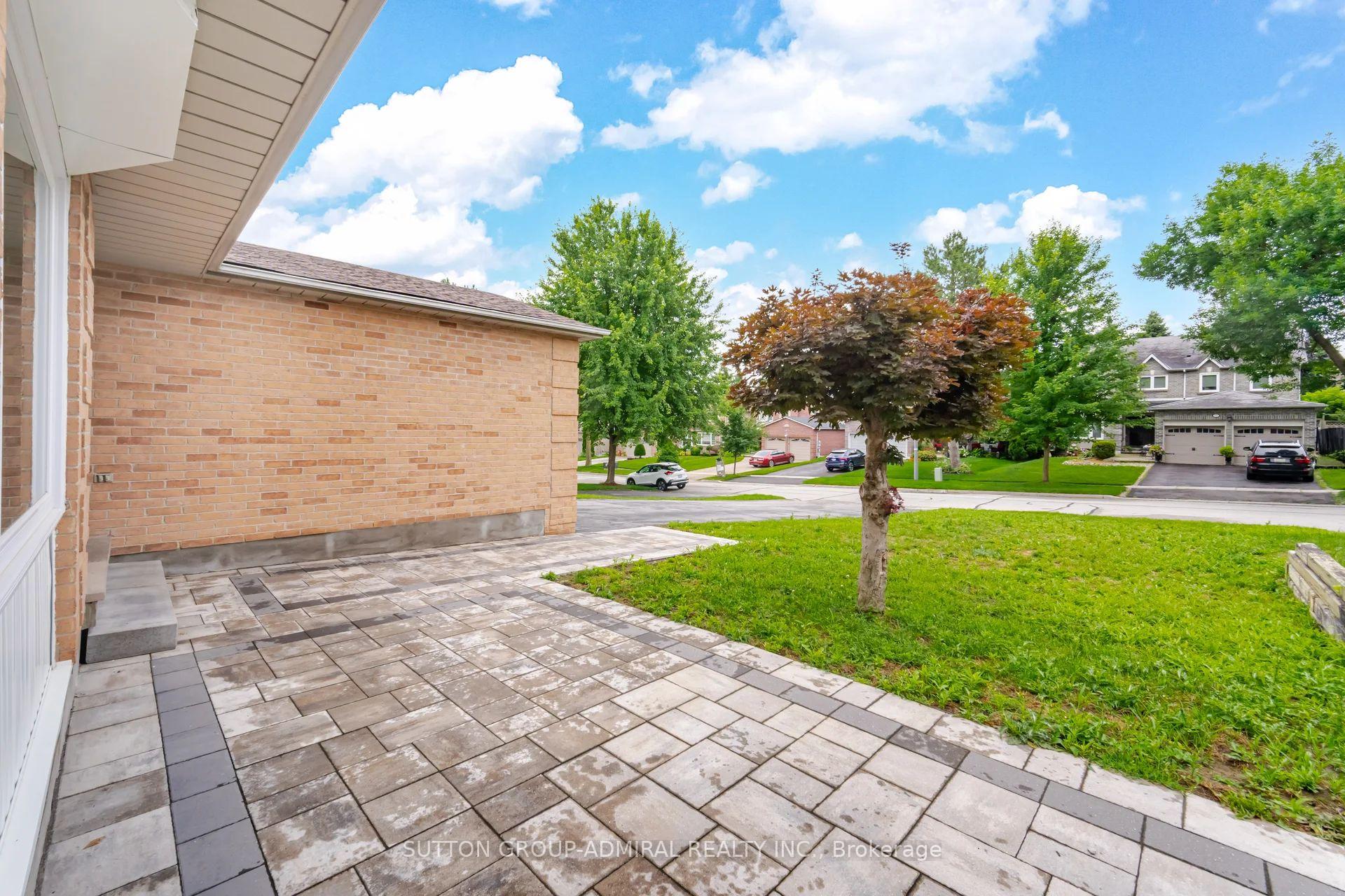 Photo 3 of 57 Haskell Crescent, Aurora, Aurora Highlands — HOMEH