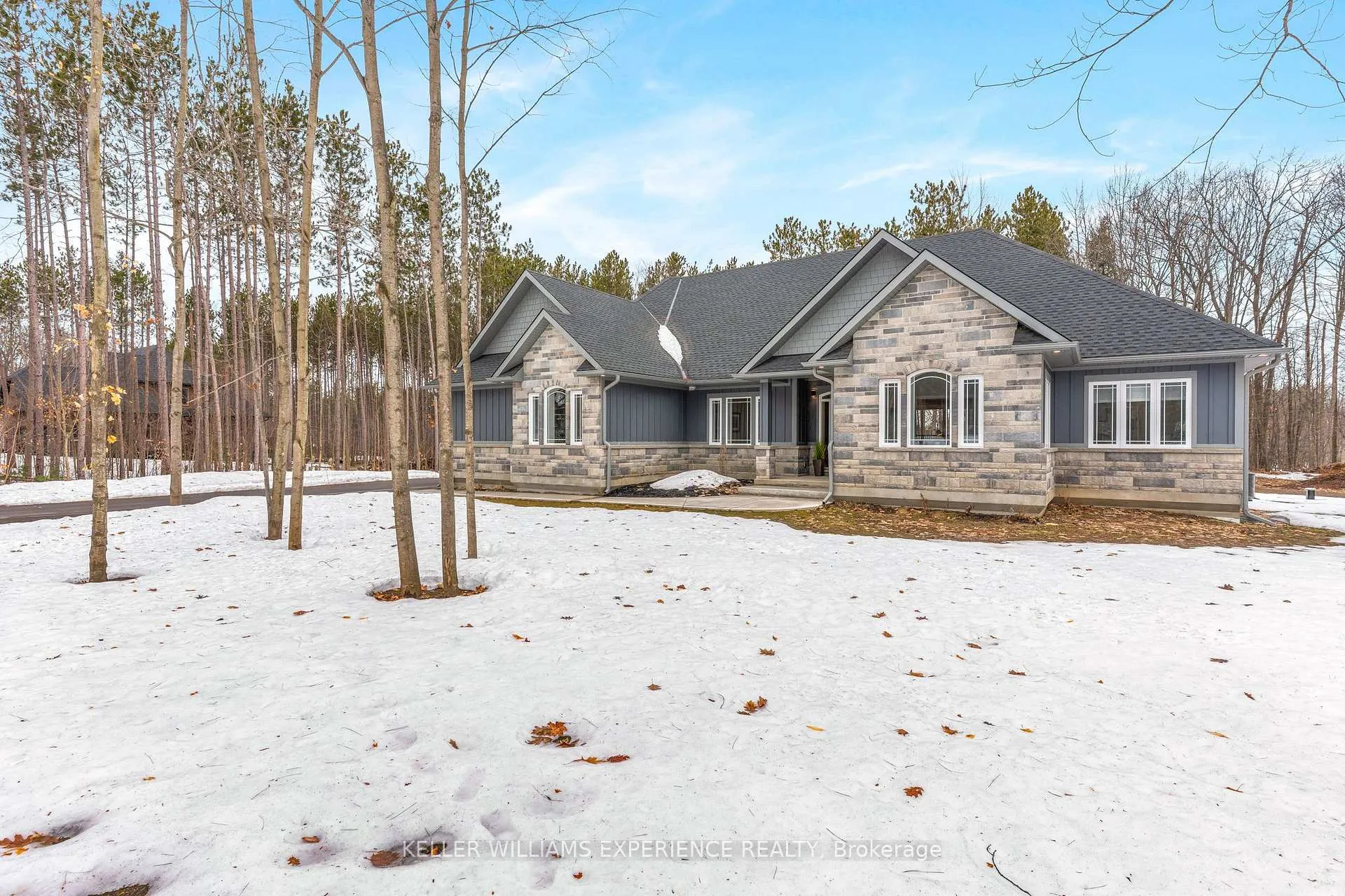 Photo 2 of 34 Windermere Circle, Tay, Rural Tay — HOMEH