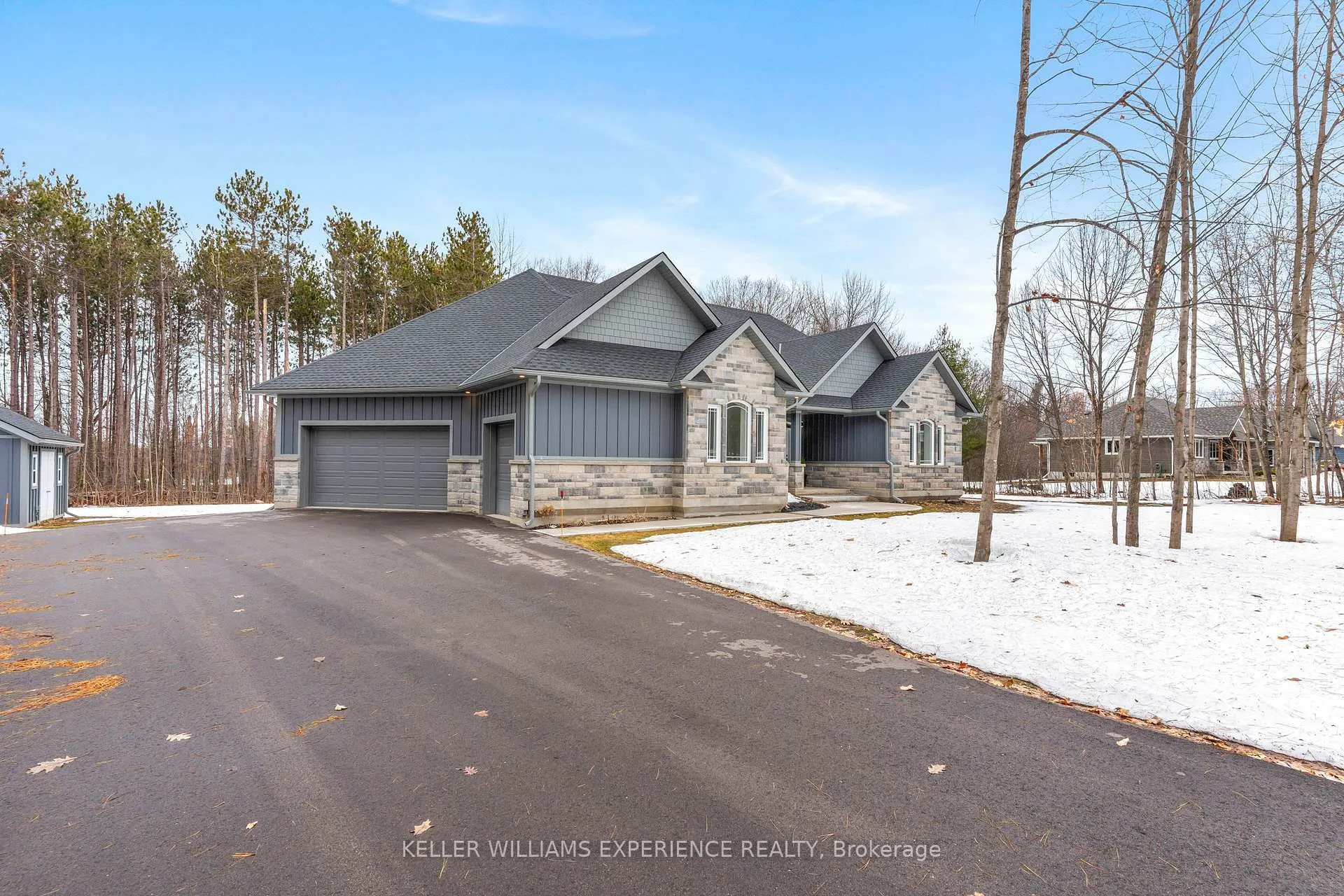 Photo 3 of 34 Windermere Circle, Tay, Rural Tay — HOMEH