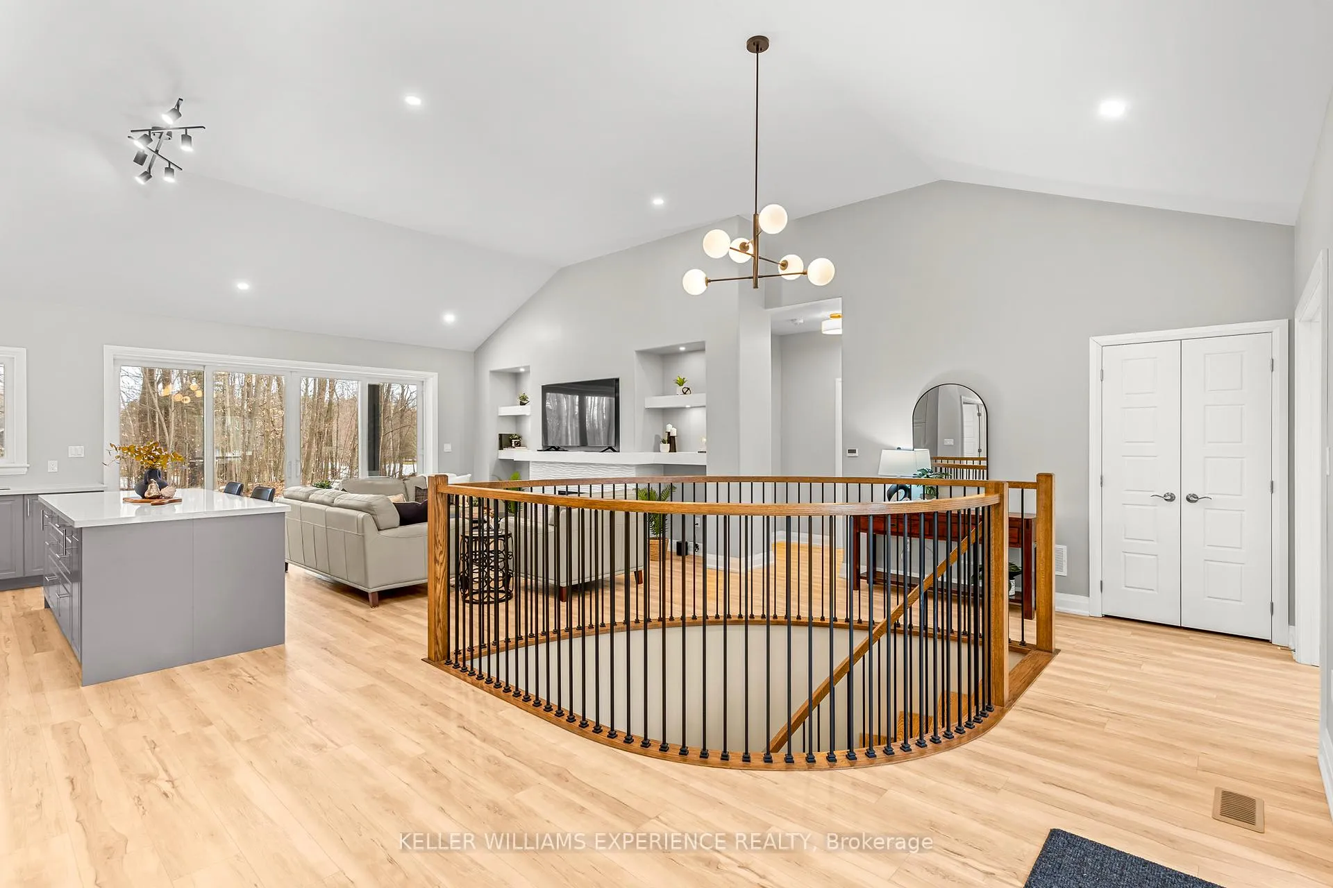 Photo 6 of 34 Windermere Circle, Tay, Rural Tay — HOMEH