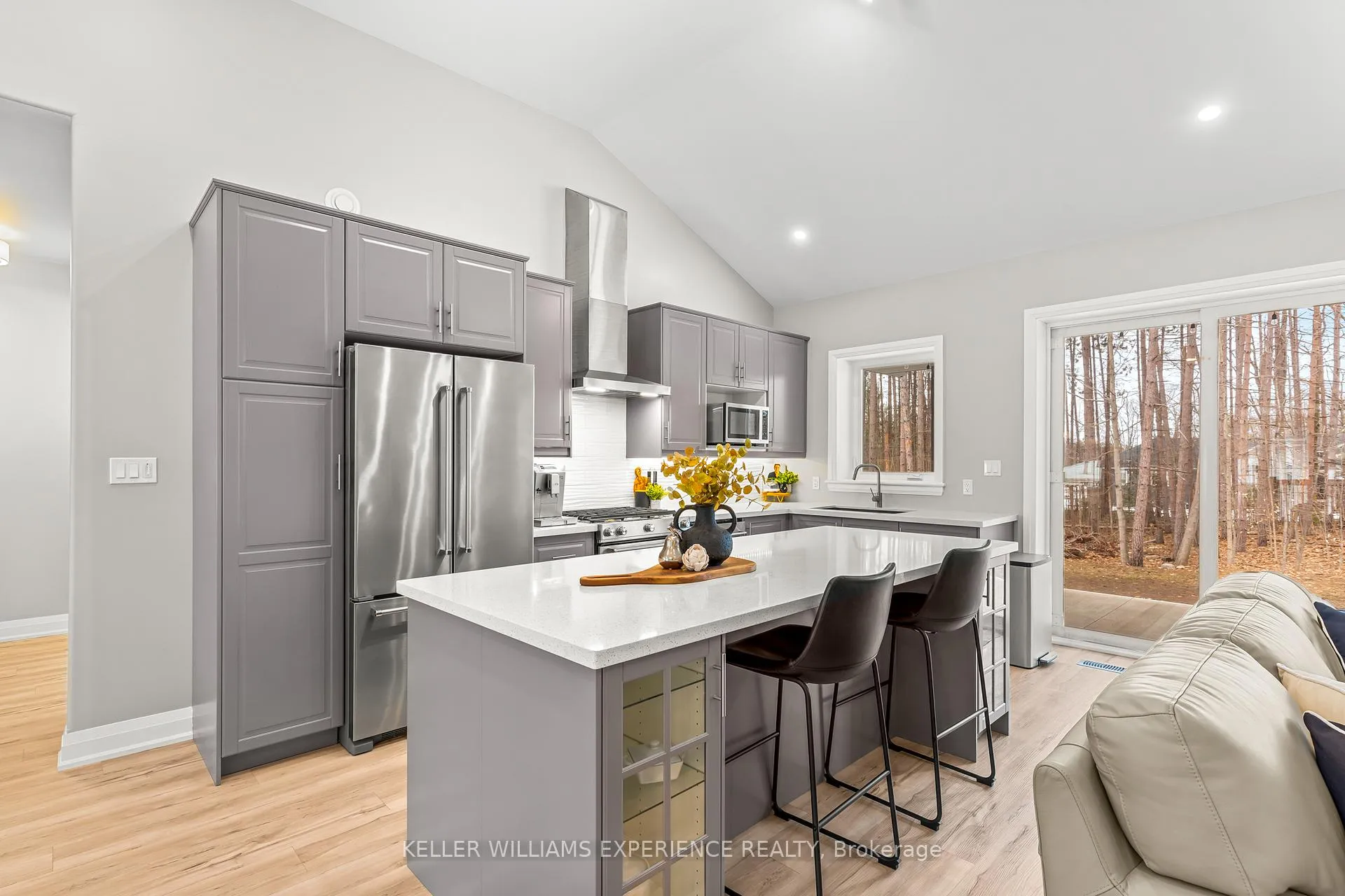 Photo 8 of 34 Windermere Circle, Tay, Rural Tay — HOMEH