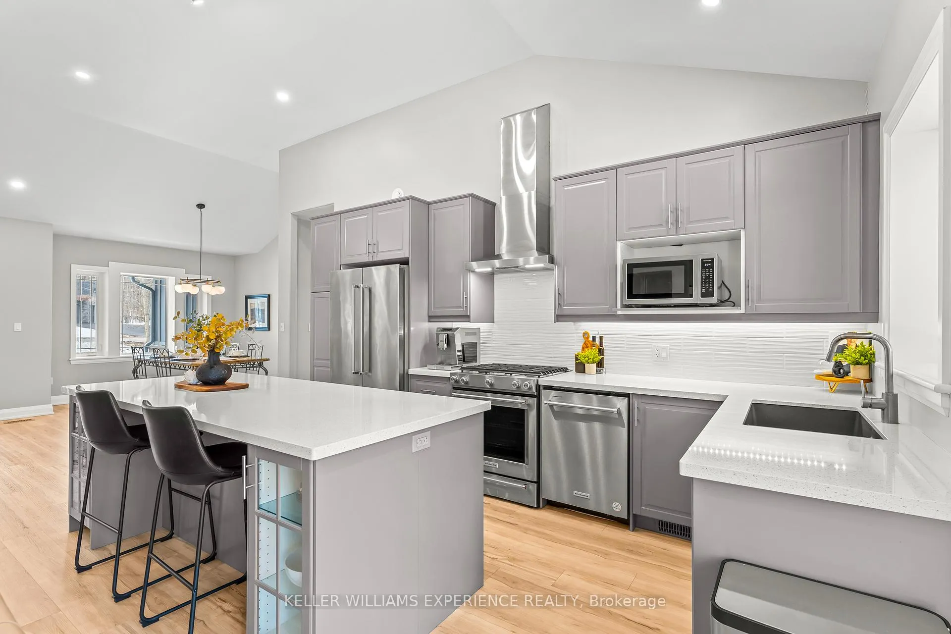 Photo 9 of 34 Windermere Circle, Tay, Rural Tay — HOMEH