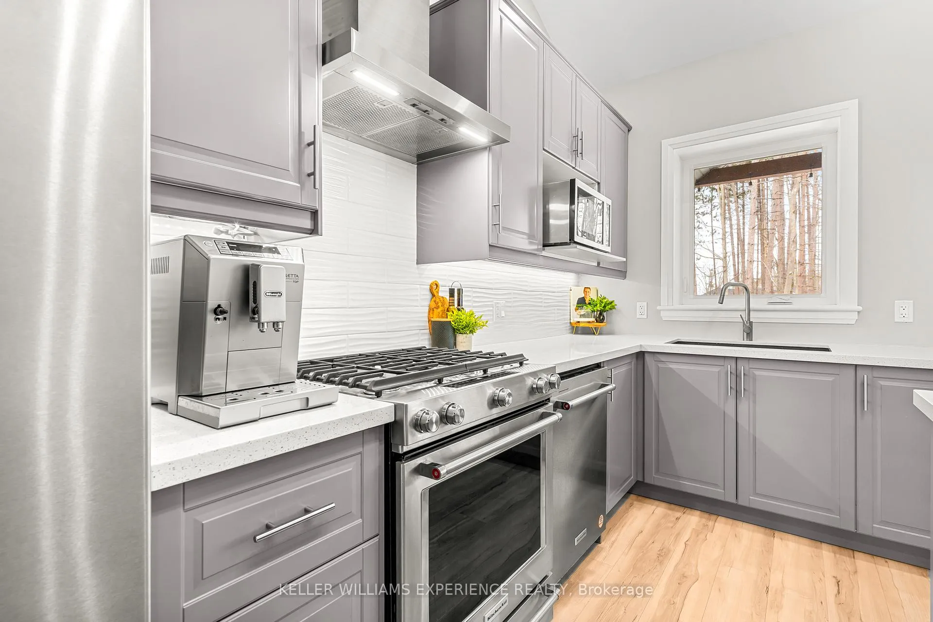 Photo 10 of 34 Windermere Circle, Tay, Rural Tay — HOMEH