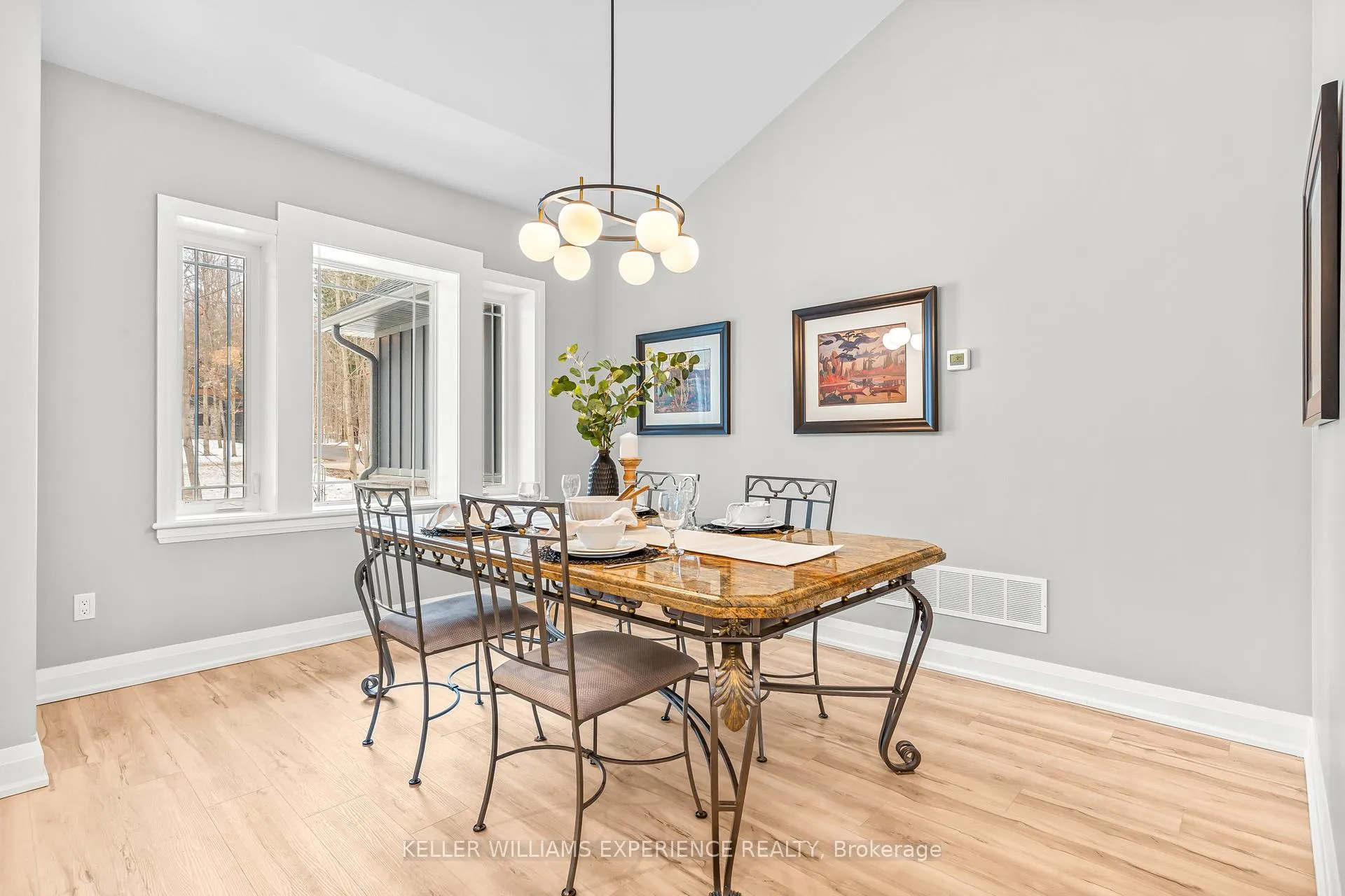 Photo 12 of 34 Windermere Circle, Tay, Rural Tay — HOMEH