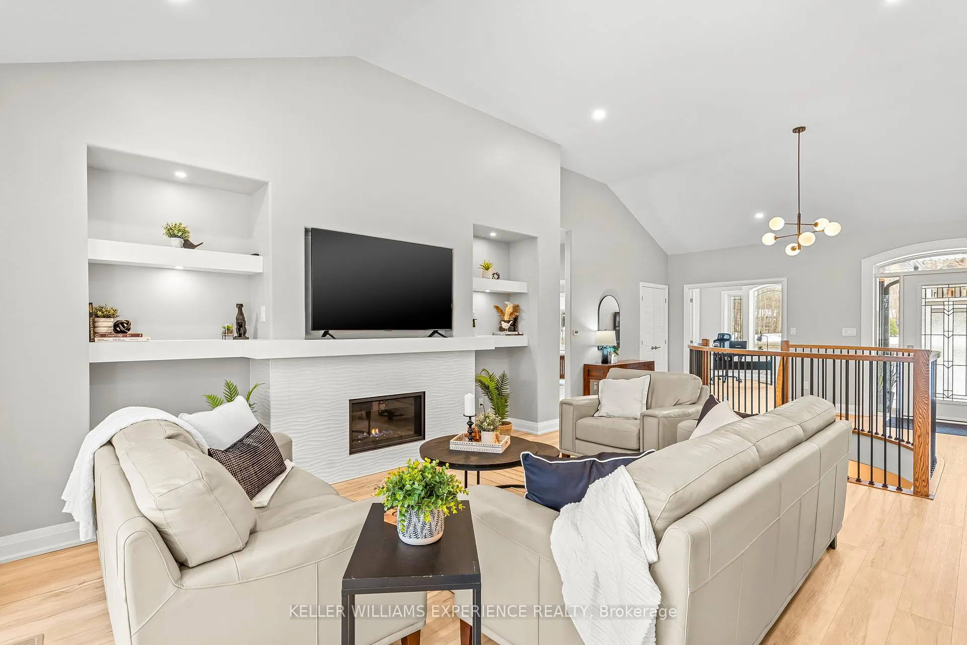 Photo 15 of 34 Windermere Circle, Tay, Rural Tay — HOMEH