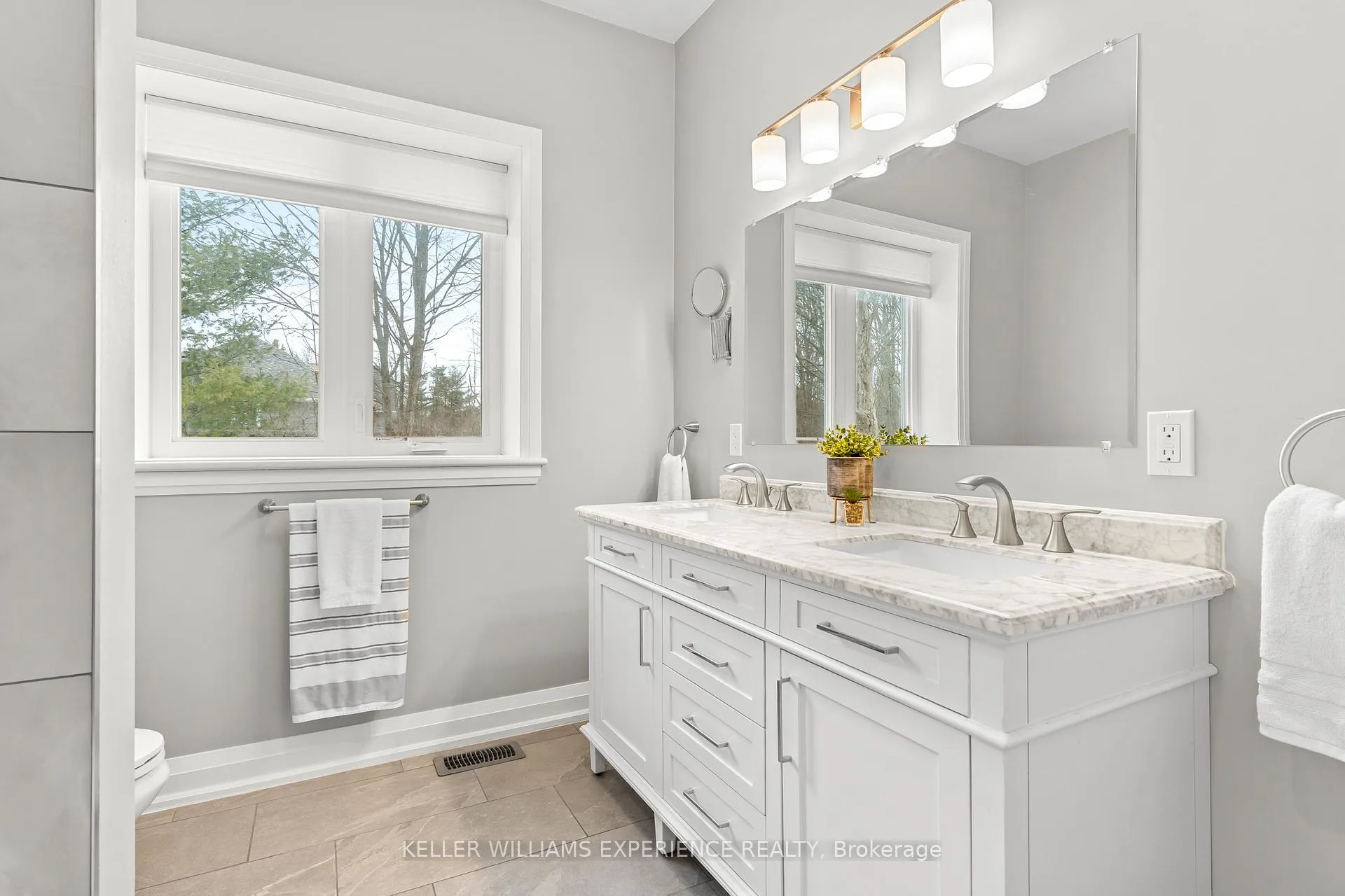 Photo 26 of 34 Windermere Circle, Tay, Rural Tay — HOMEH
