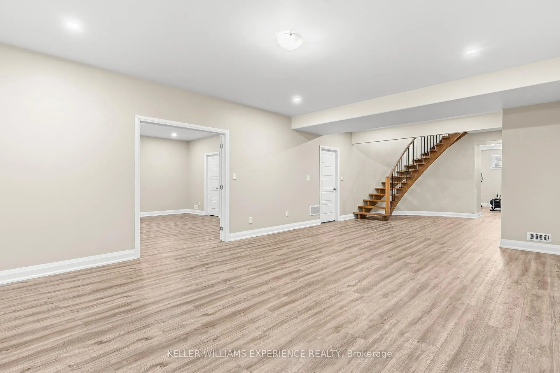 Photo 33 of 34 Windermere Circle, Tay, Rural Tay — HOMEH