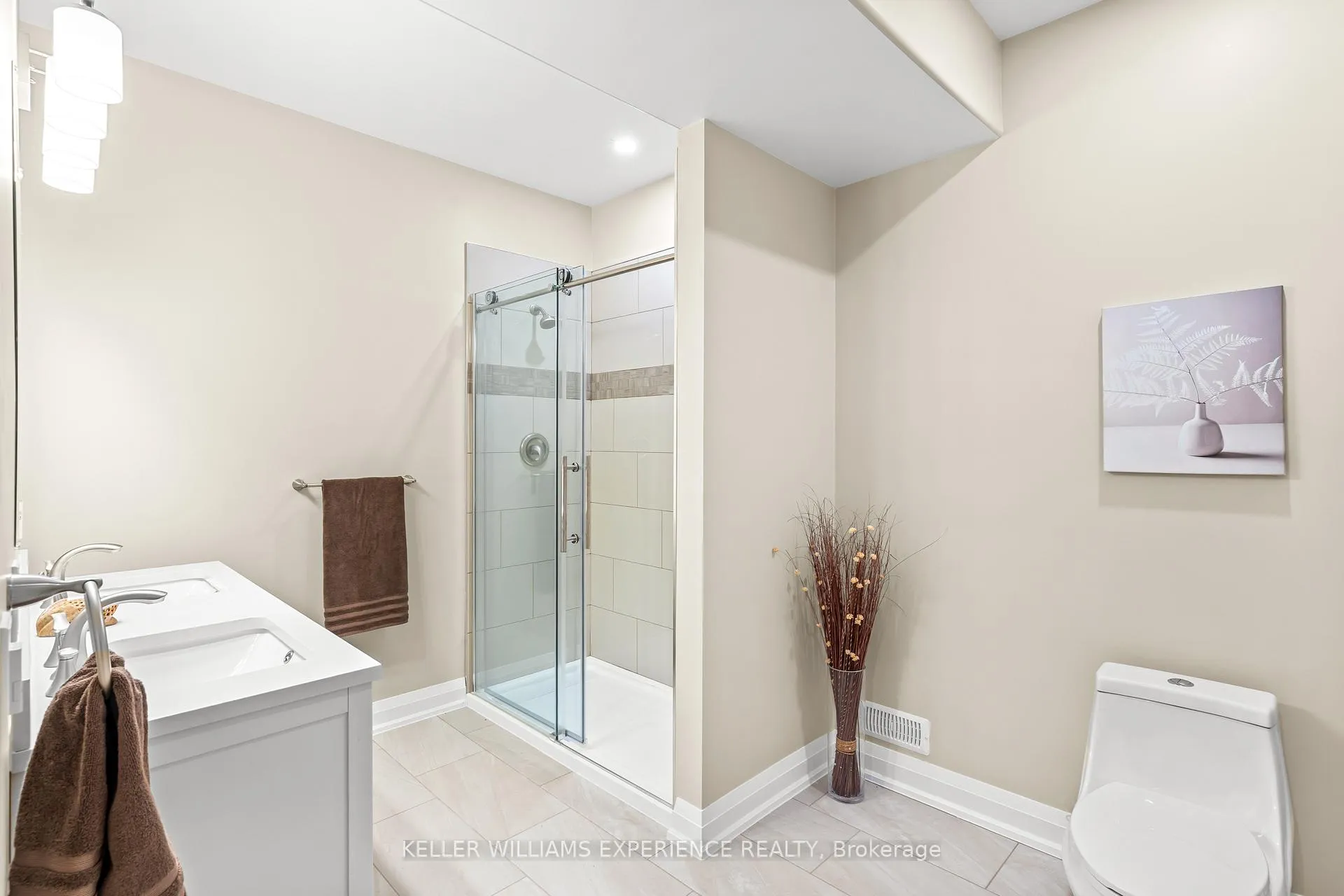 Photo 37 of 34 Windermere Circle, Tay, Rural Tay — HOMEH