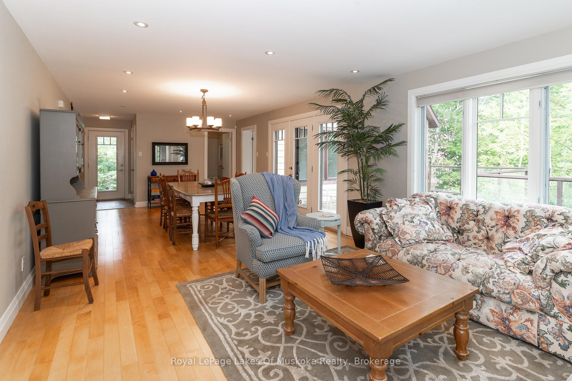 Photo 7 of 210&230 Revell Street, Gravenhurst, Muskoka (S) — HOMEH