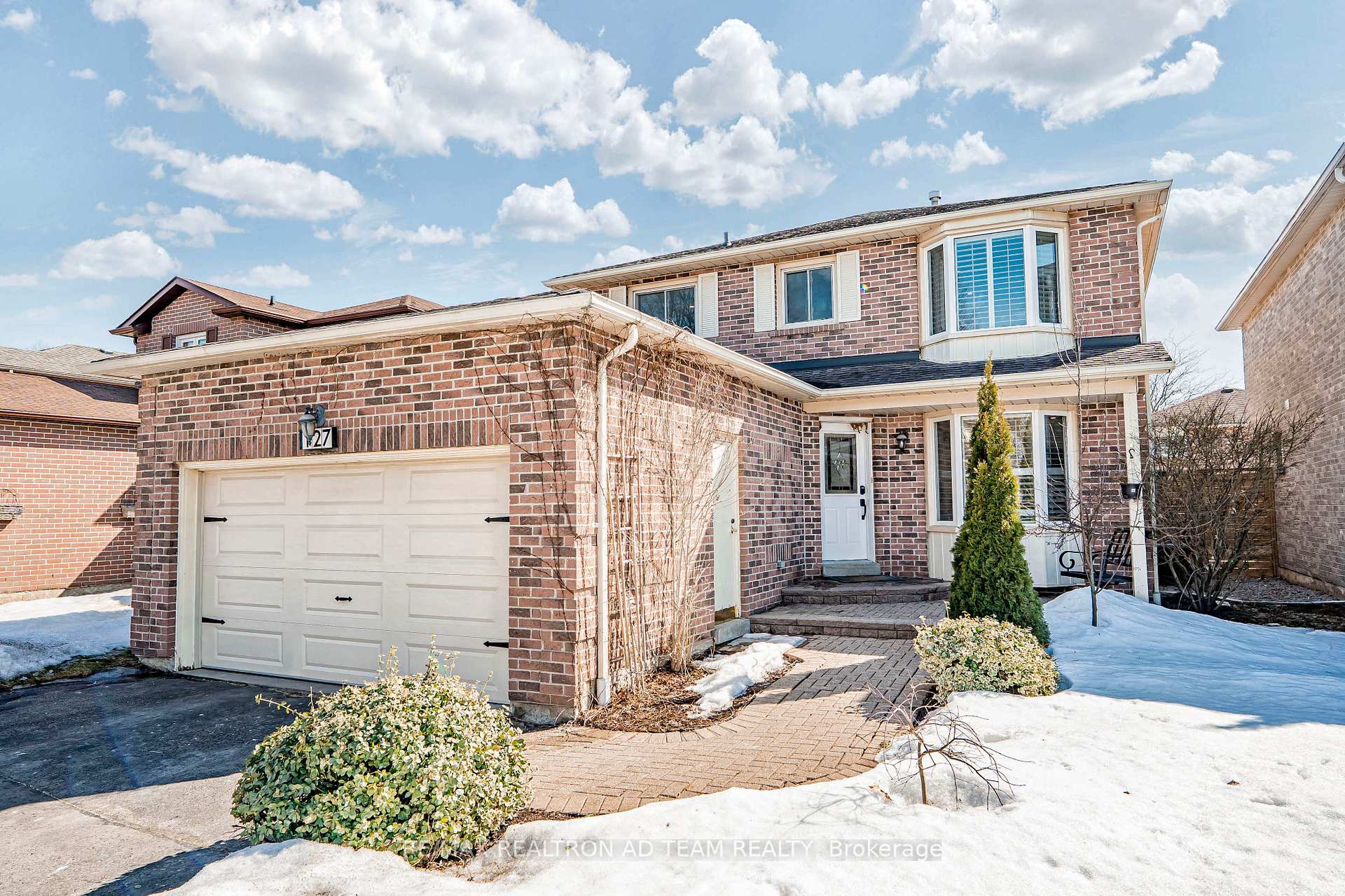 Photo 2 of 127 Large Crescent, Ajax, Central West — HOMEH