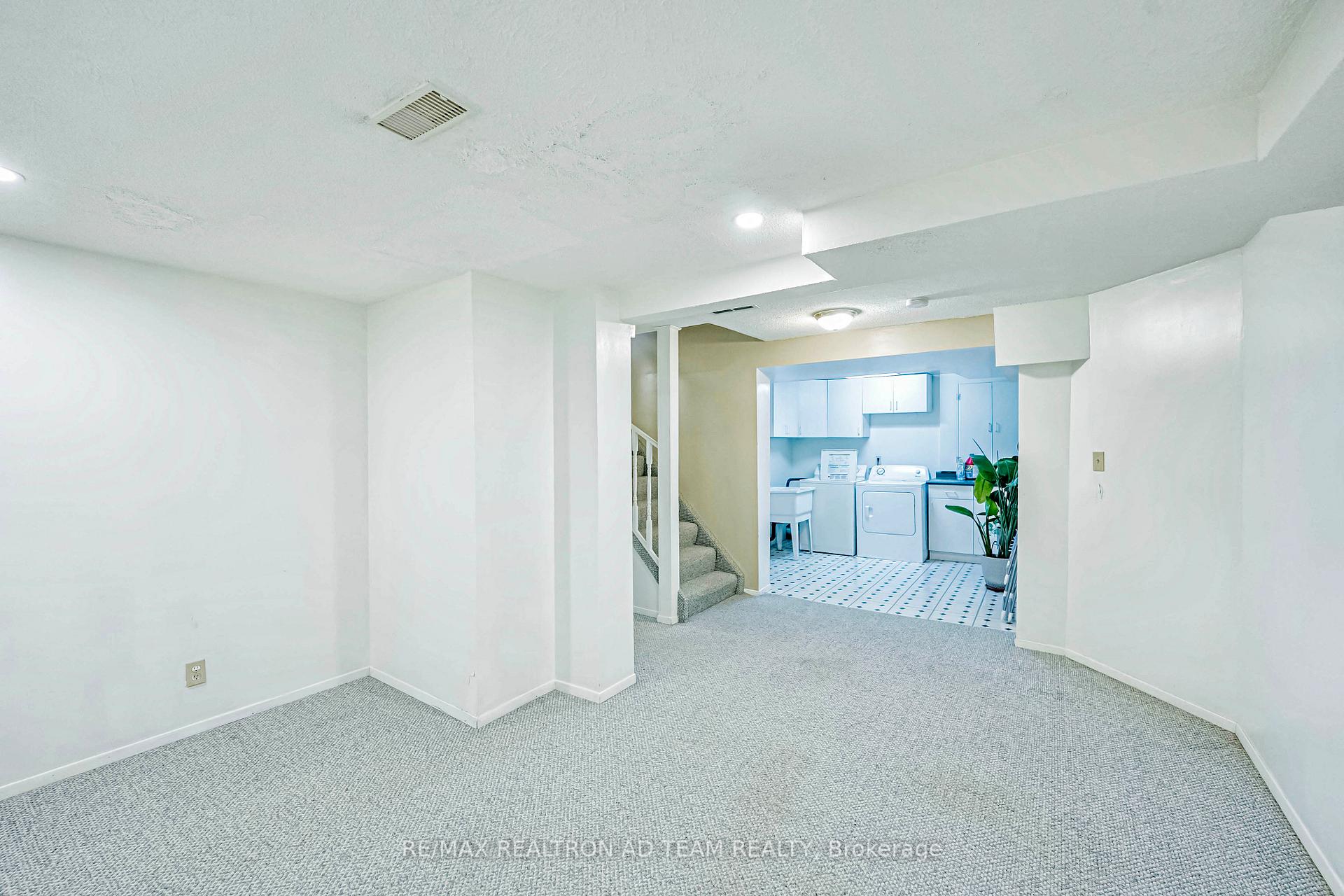 Photo 25 of 127 Large Crescent, Ajax, Central West — HOMEH