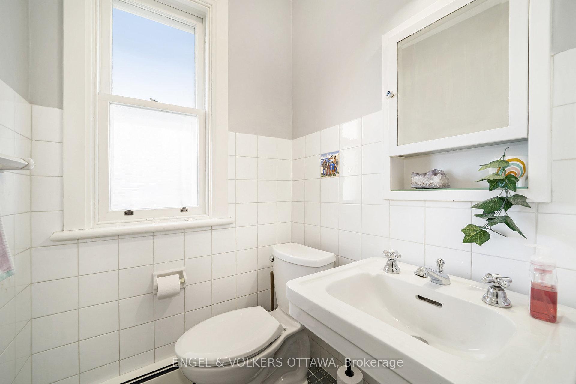 Photo 12 of 17 Linden Terrace, Ottawa, Glebe — HOMEH
