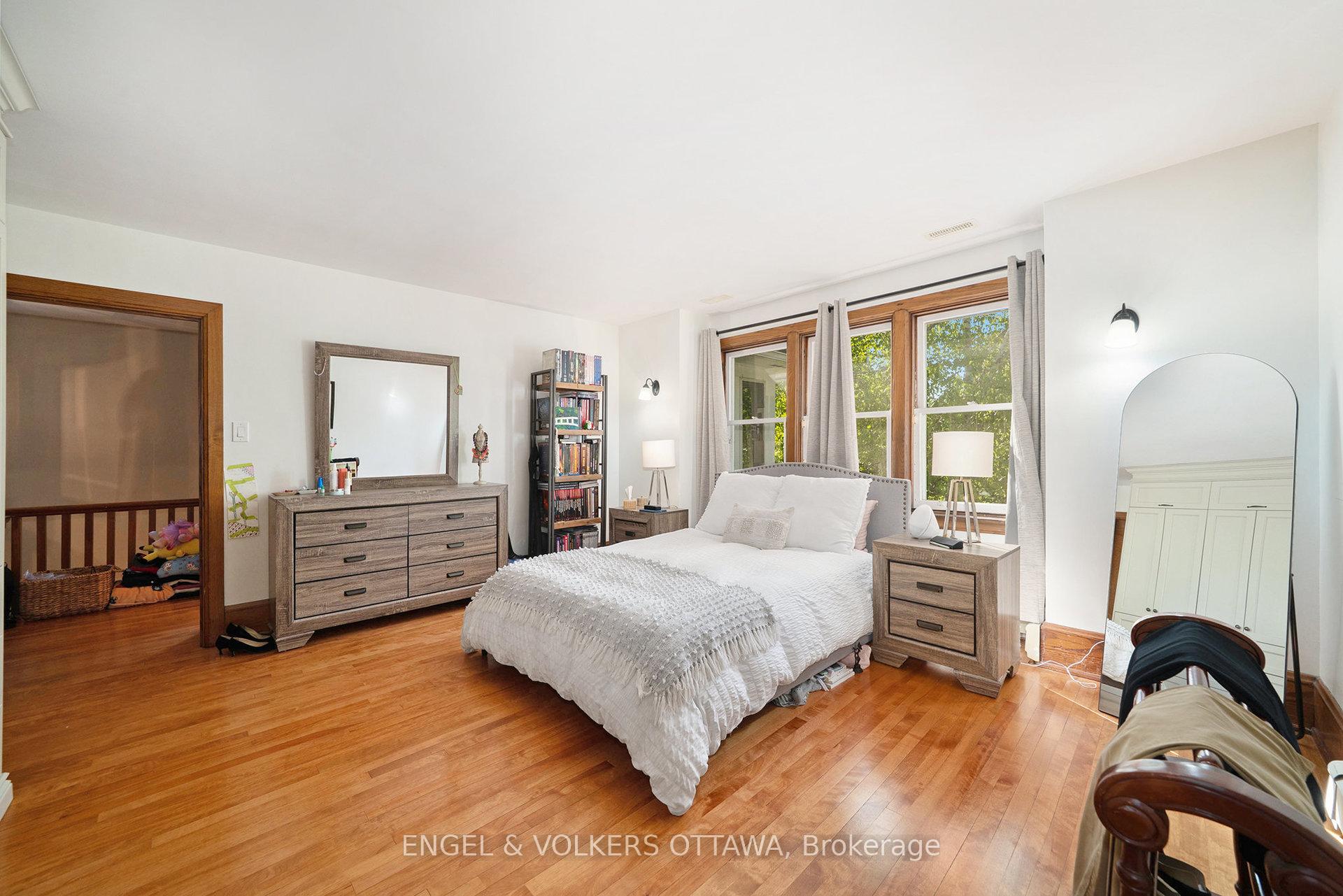 Photo 15 of 17 Linden Terrace, Ottawa, Glebe — HOMEH