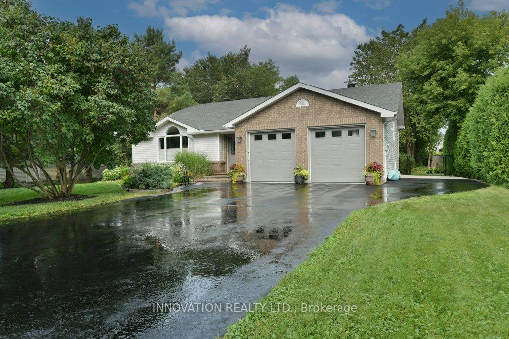 Photo 2 of 107 Cavanagh Drive, Ottawa, Carp — HOMEH