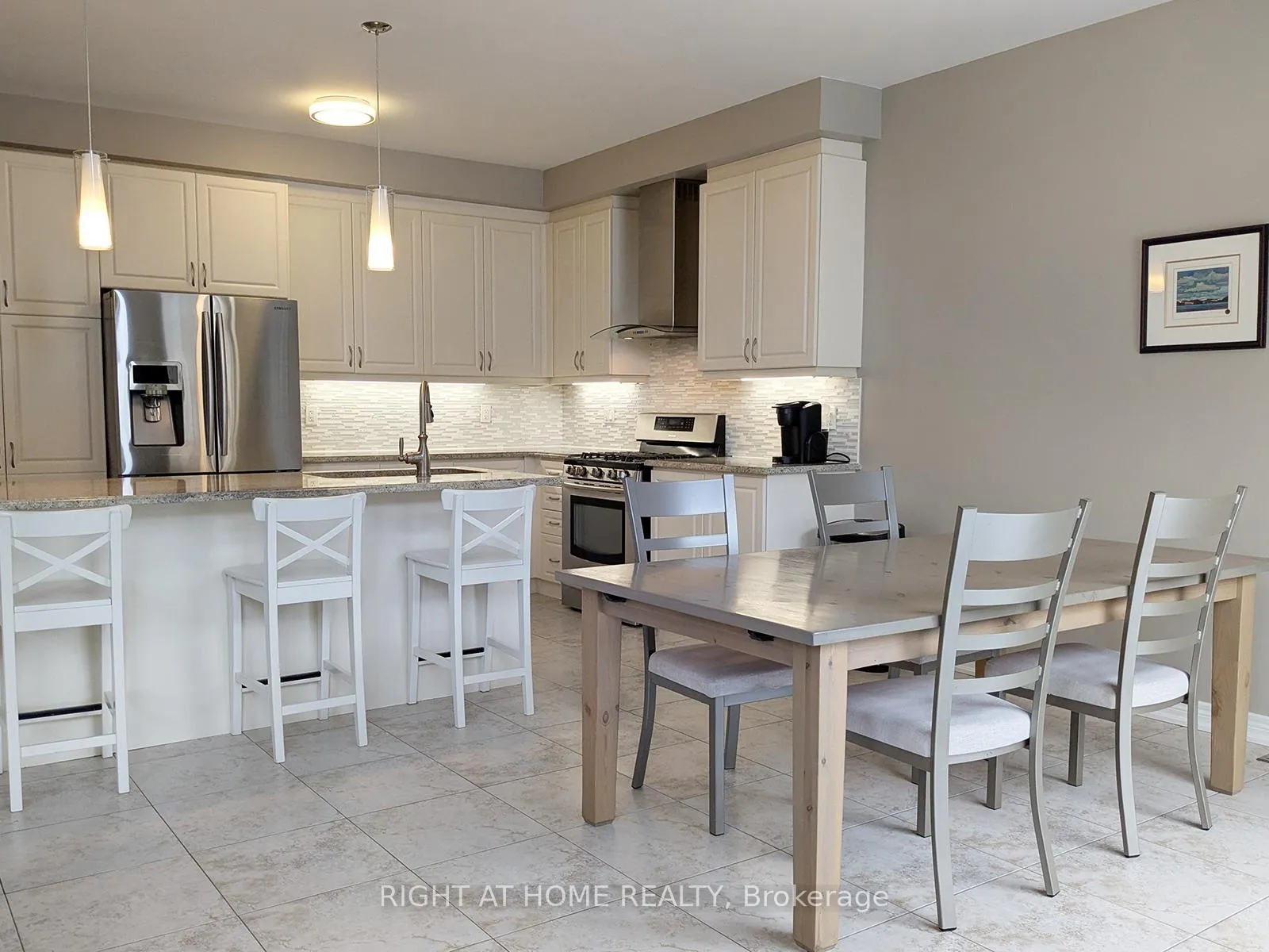 Photo 7 of 28 Timberbank Square, Georgina, Sutton & Jackson's Point — HOMEH