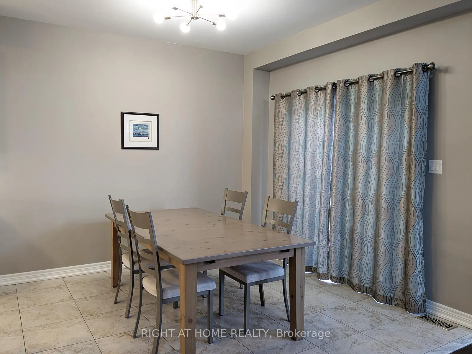 Photo 9 of 28 Timberbank Square, Georgina, Sutton & Jackson's Point — HOMEH