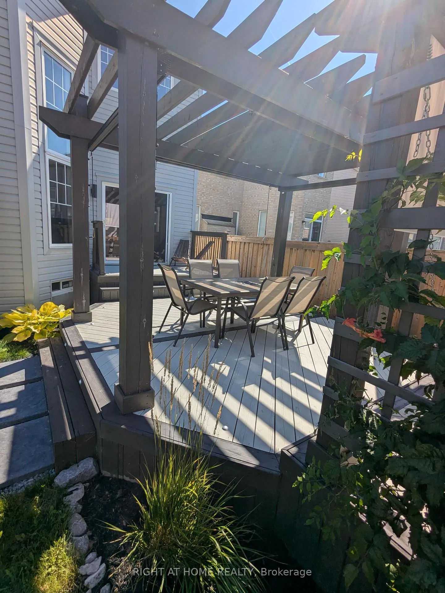 Photo 38 of 28 Timberbank Square, Georgina, Sutton & Jackson's Point — HOMEH