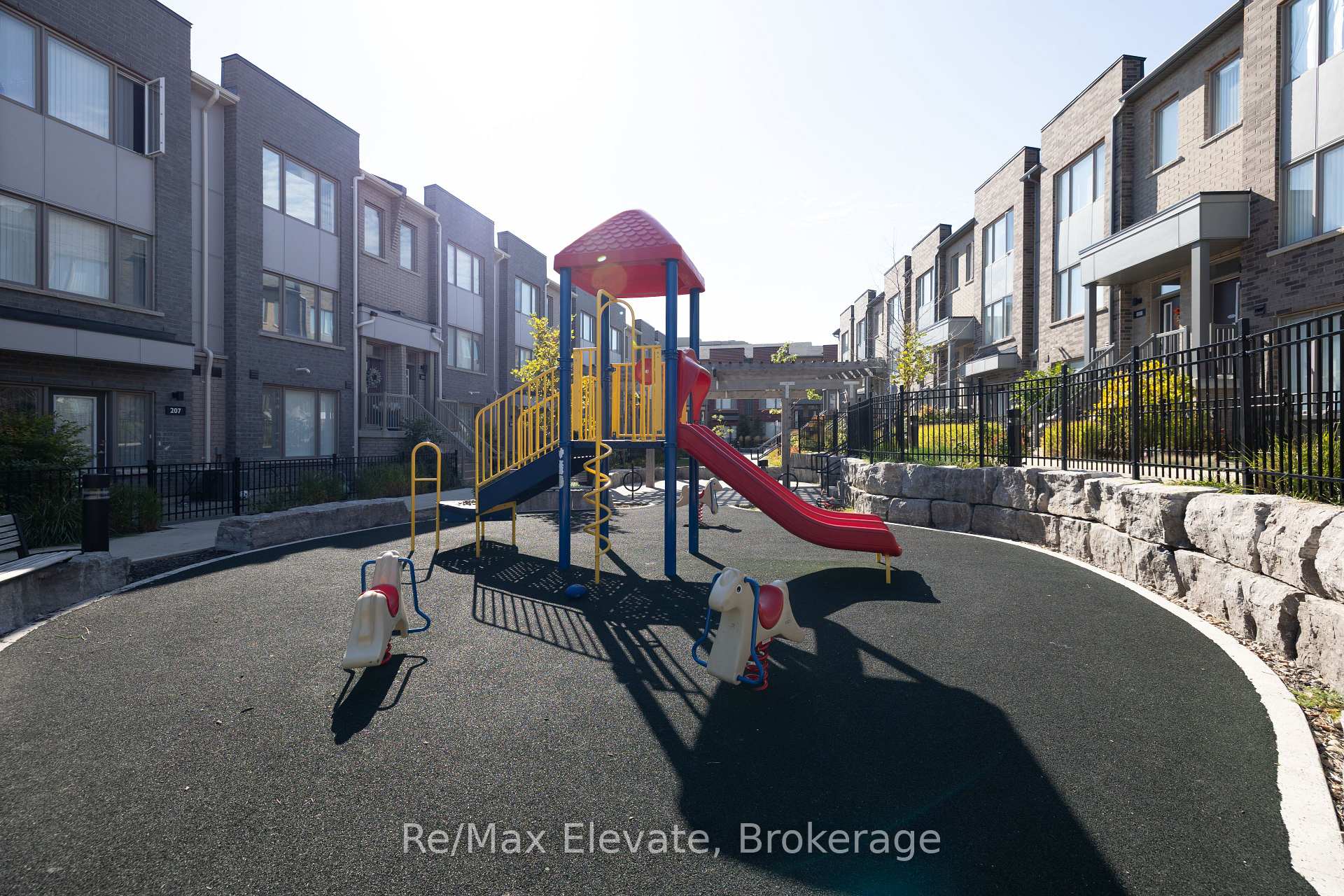 Photo 2 of Unit 510, 1525 Kingston Road, Pickering, Town Centre — HOMEH