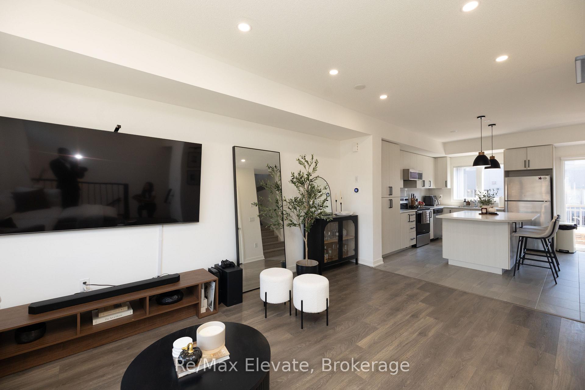 Photo 6 of Unit 510, 1525 Kingston Road, Pickering, Town Centre — HOMEH