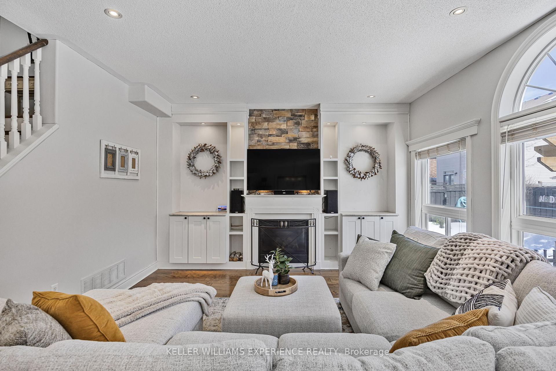 Photo 2 of 25 Regalia Way, Barrie, Innis-Shore — HOMEH